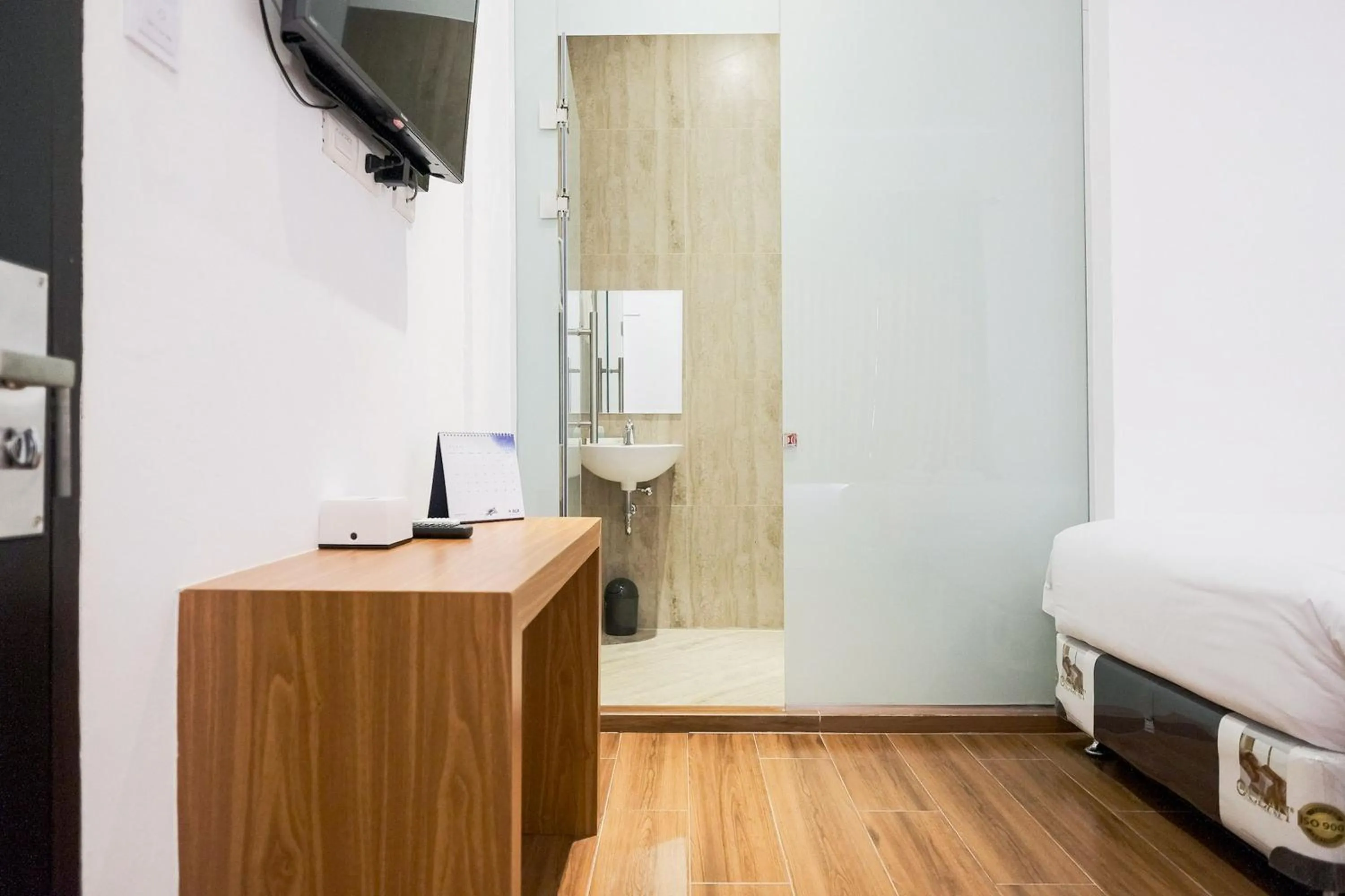 Bedroom, Bed in King's Palace Medan RedPartner