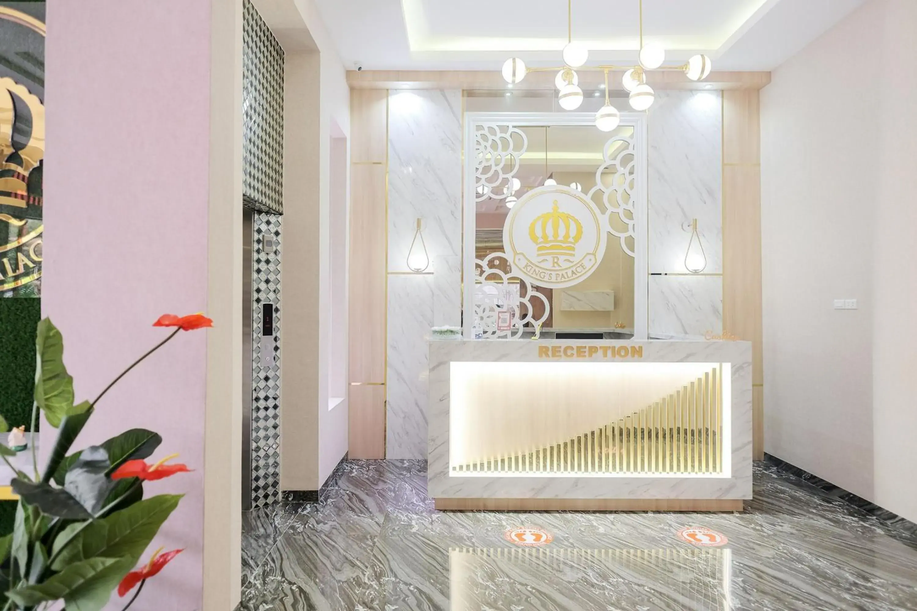 Lobby or reception in King's Palace Medan RedPartner Lobby or reception in King's Palace Medan RedPartner