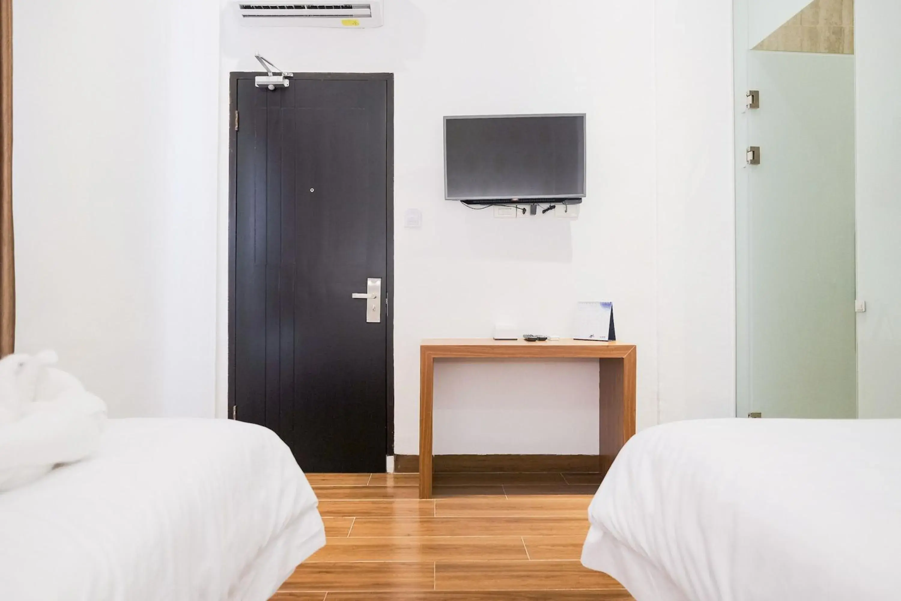 Bedroom, Bed in King's Palace Medan RedPartner Bedroom, Bed in King's Palace Medan RedPartner