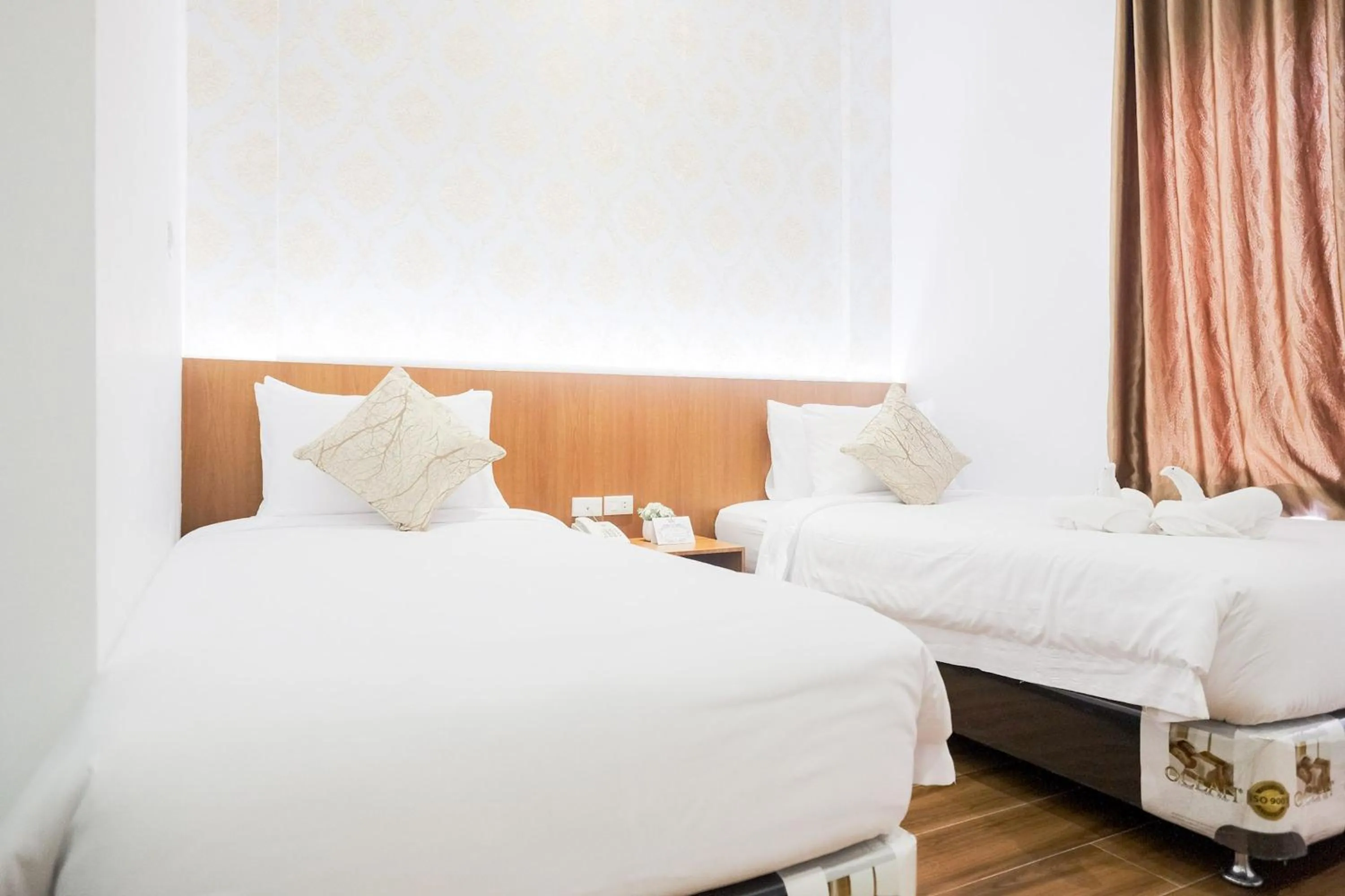 Bedroom, Bed in King's Palace Medan RedPartner