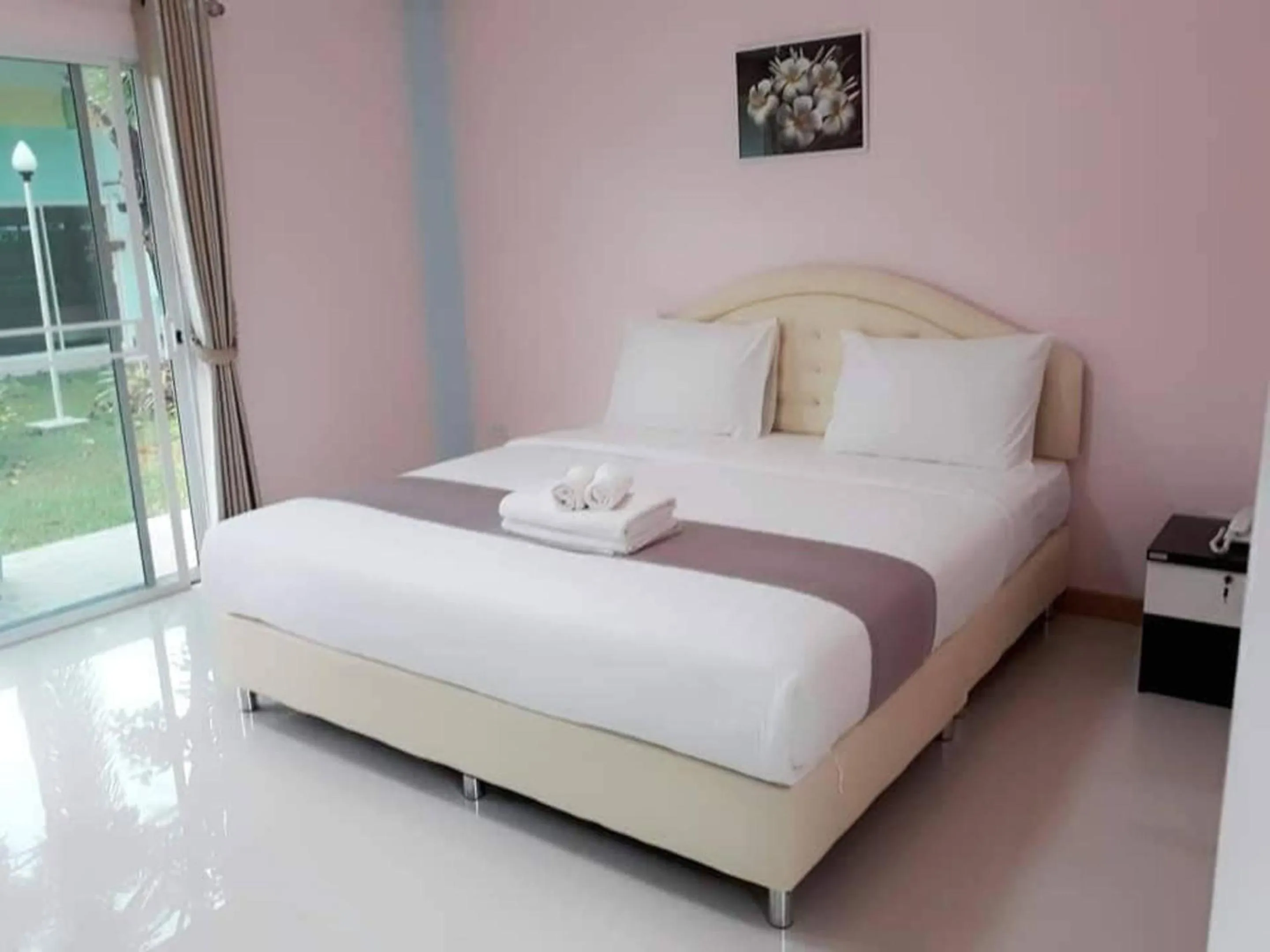 Photo of the whole room, Bed in AP Grand Resort