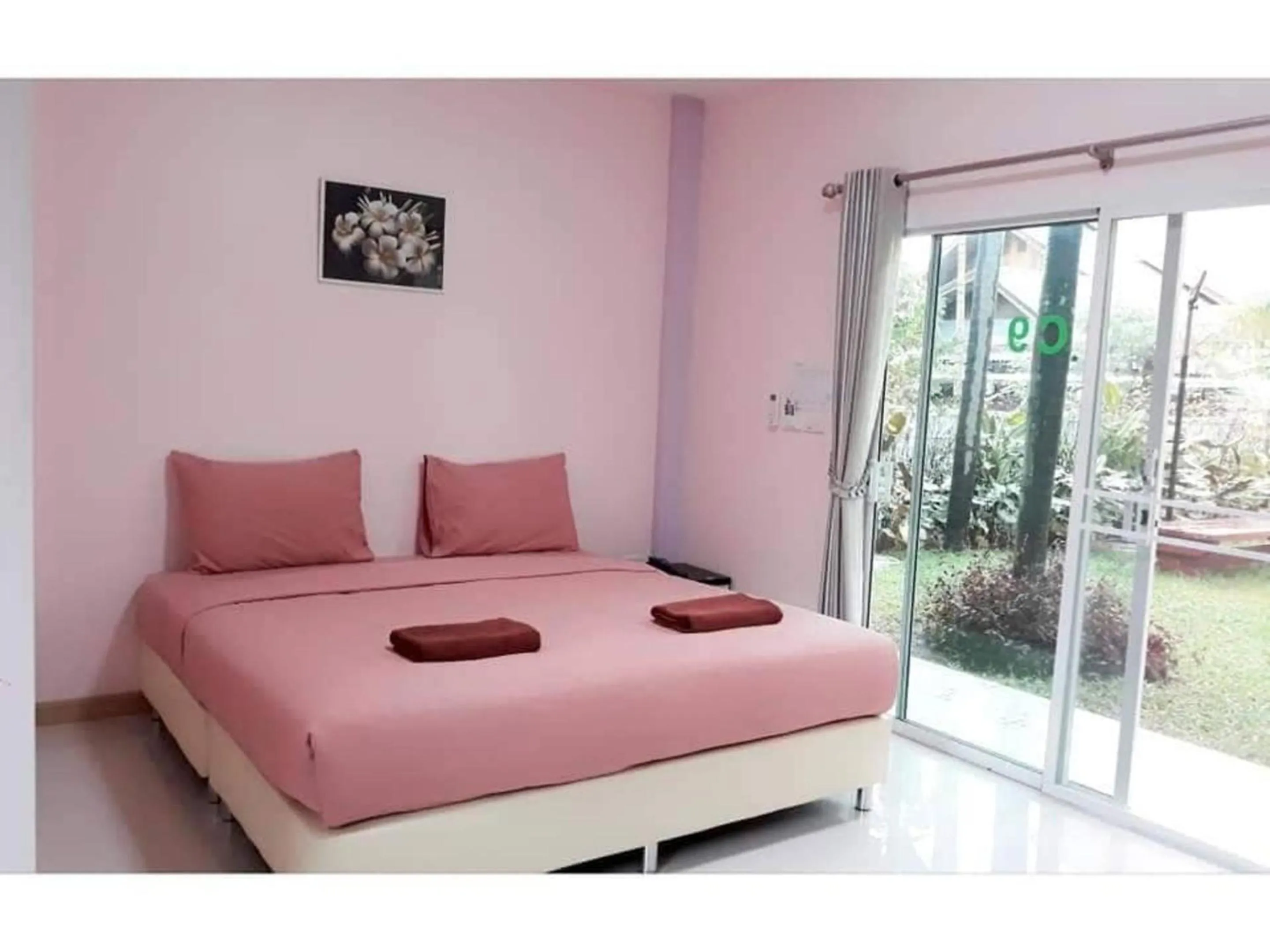 Photo of the whole room, Bed in AP Grand Resort