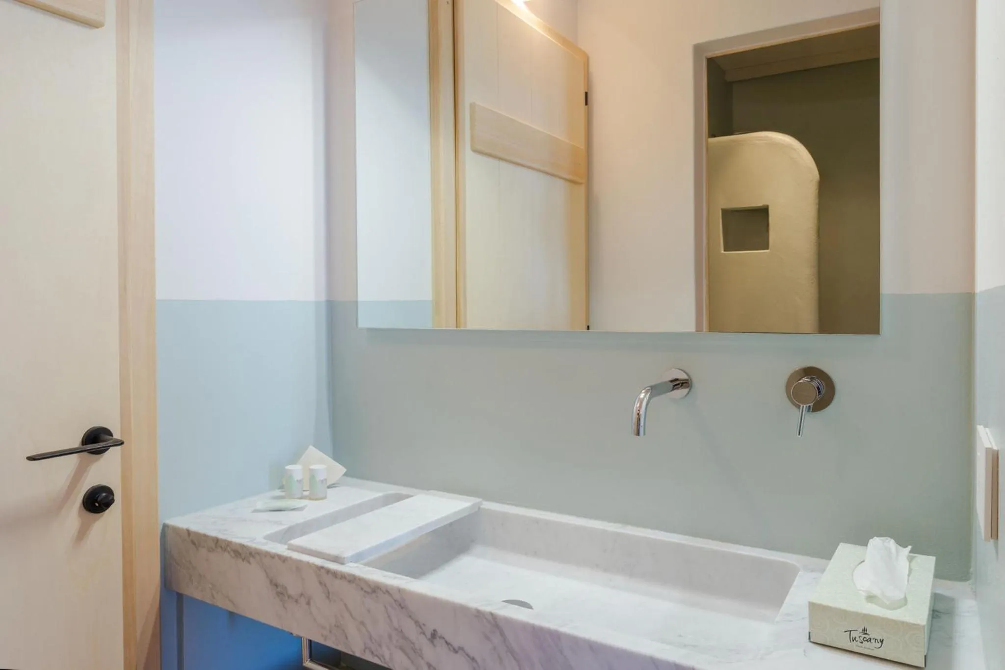 Bathroom in CUGUSI BnB