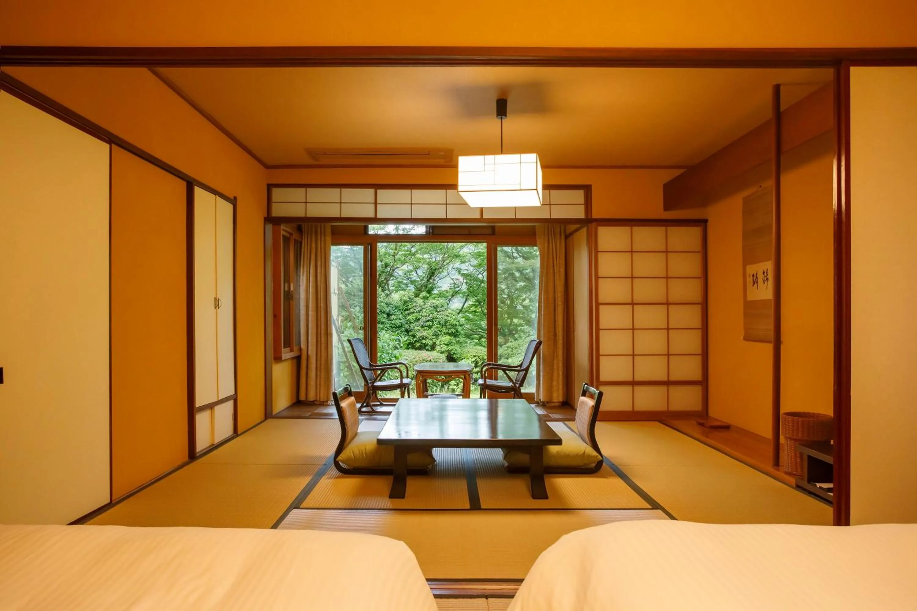 Photo of the whole room, Bed in Hakone Kowakien Mikawaya Ryokan