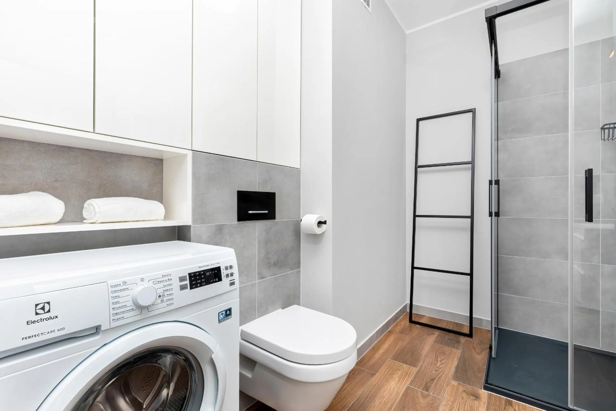 Bathroom in Modern City Center Apartments by Noclegi Renters