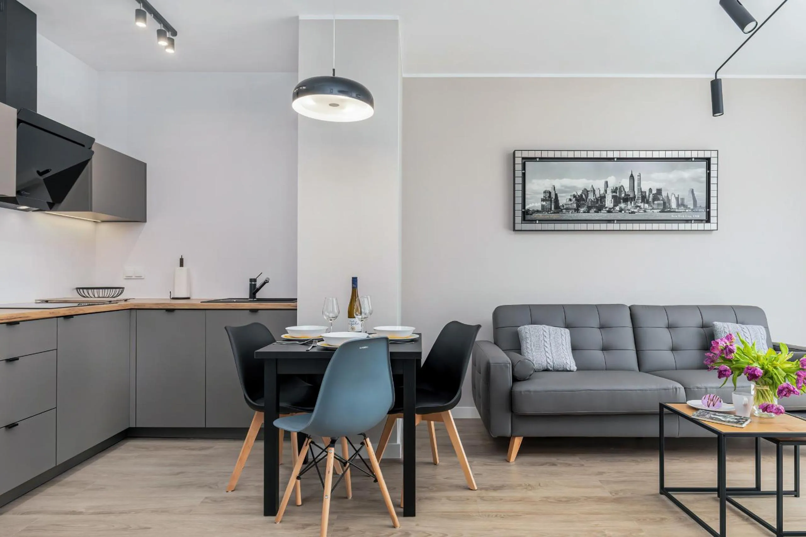 Living room in Modern City Center Apartments by Noclegi Renters
