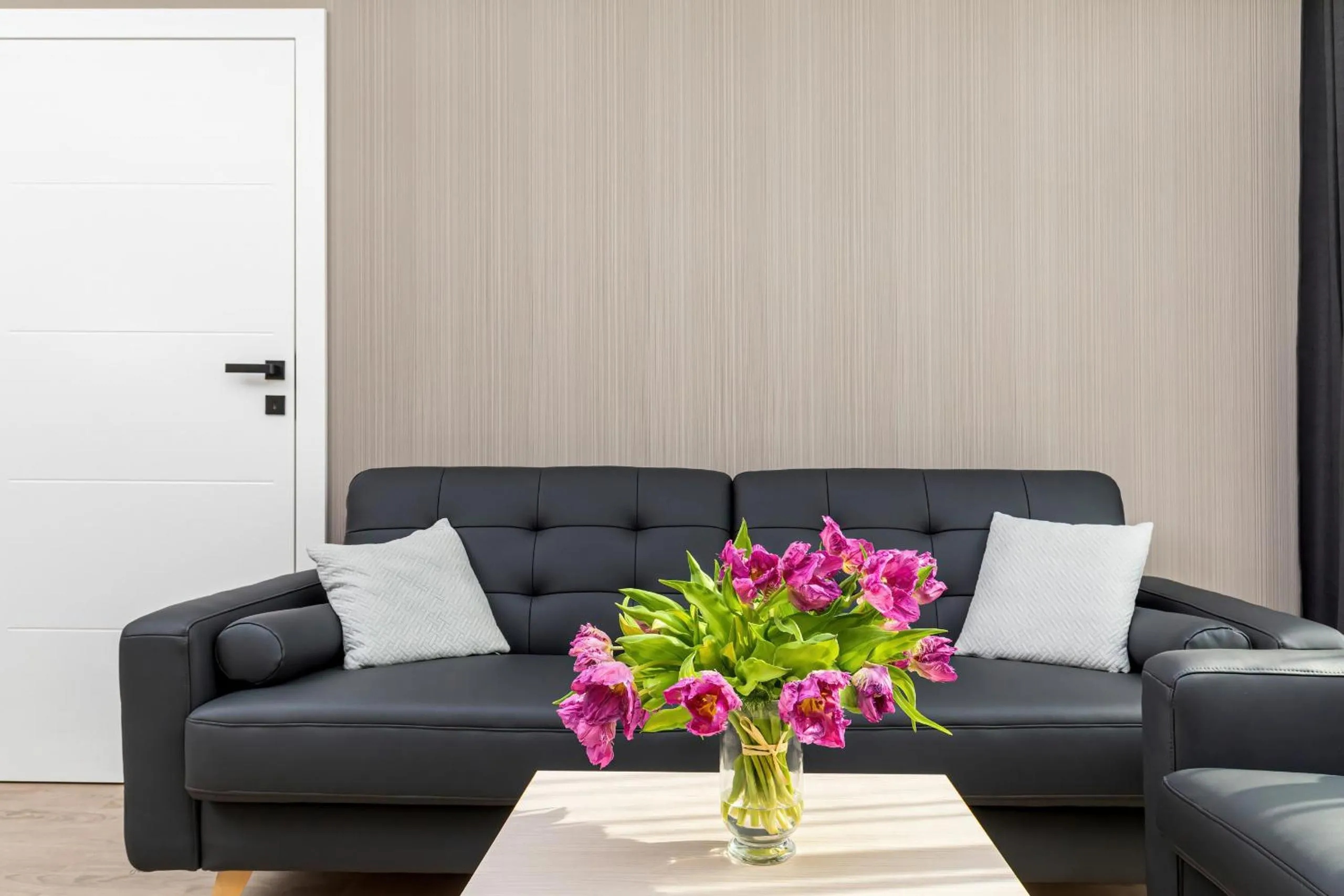 Living room in Modern City Center Apartments by Noclegi Renters
