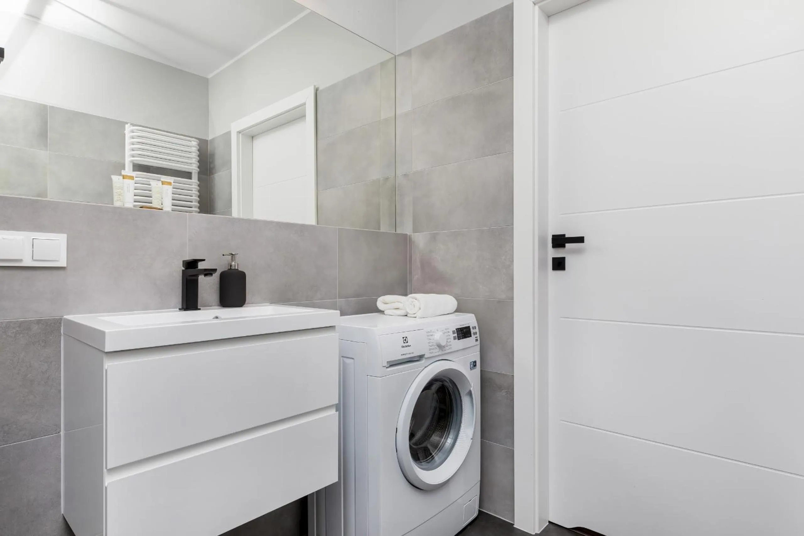Bathroom in Modern City Center Apartments by Noclegi Renters