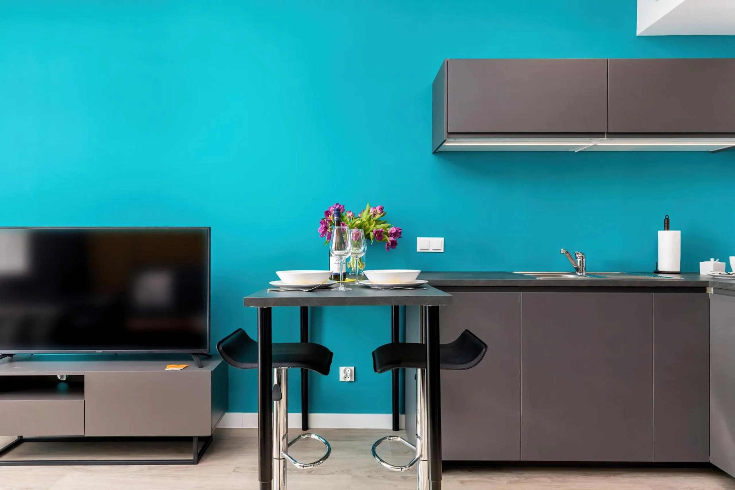 Living room in Modern City Center Apartments by Noclegi Renters