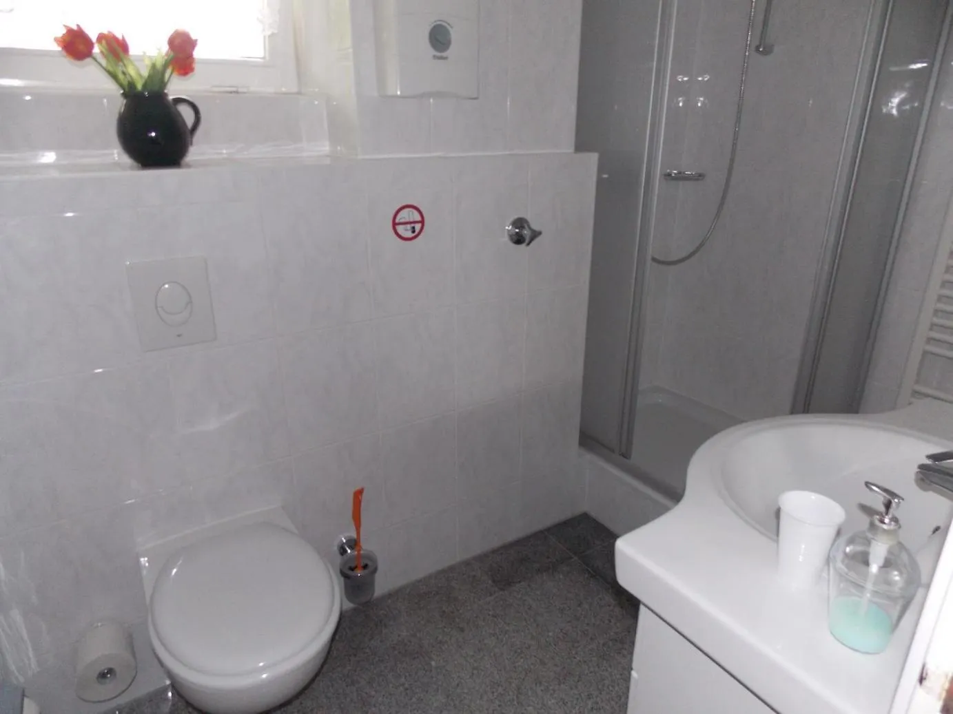 Shower in Miles Hotel Berlin