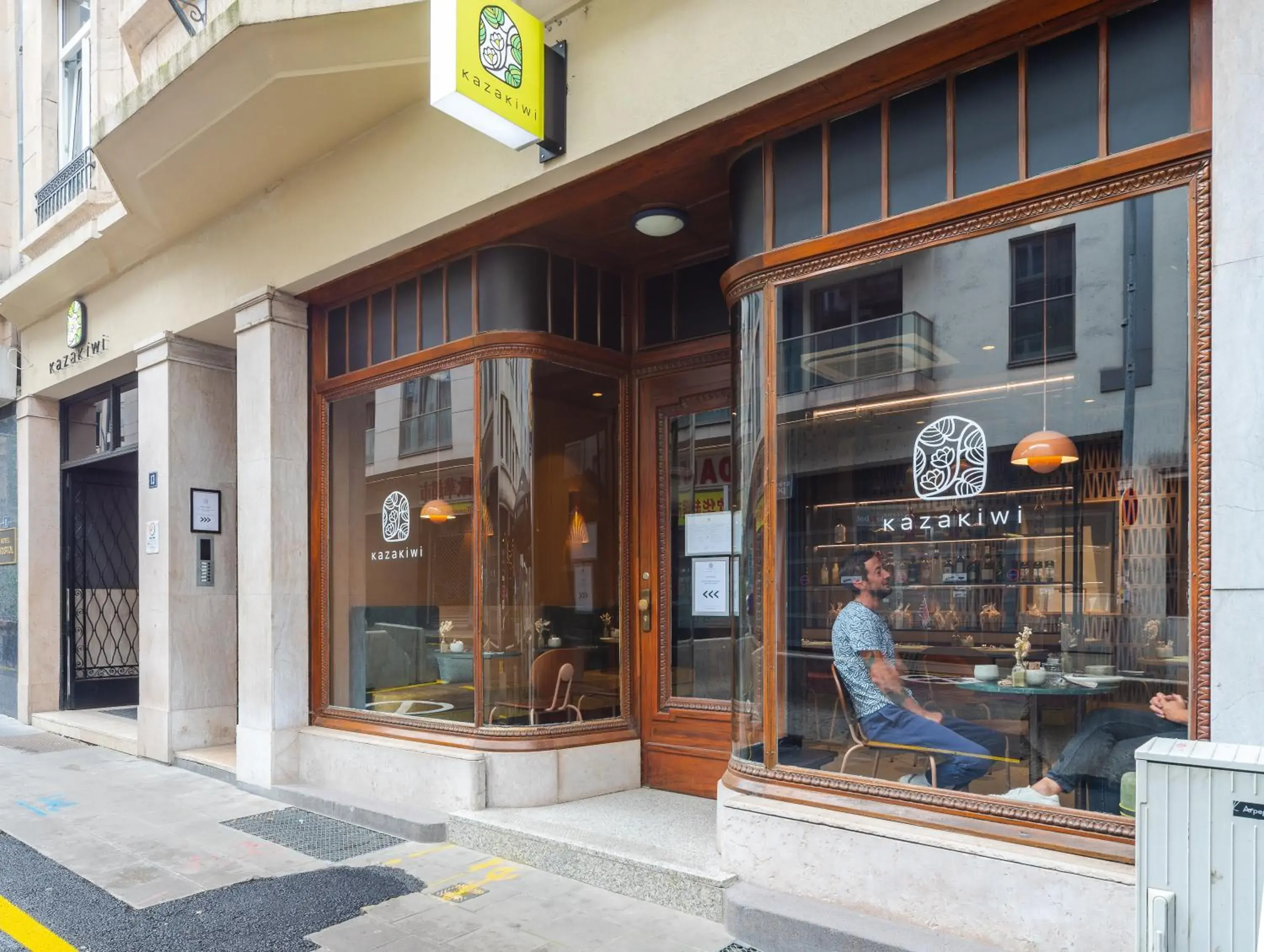 Property building in Kazakiwi Property building in Kazakiwi