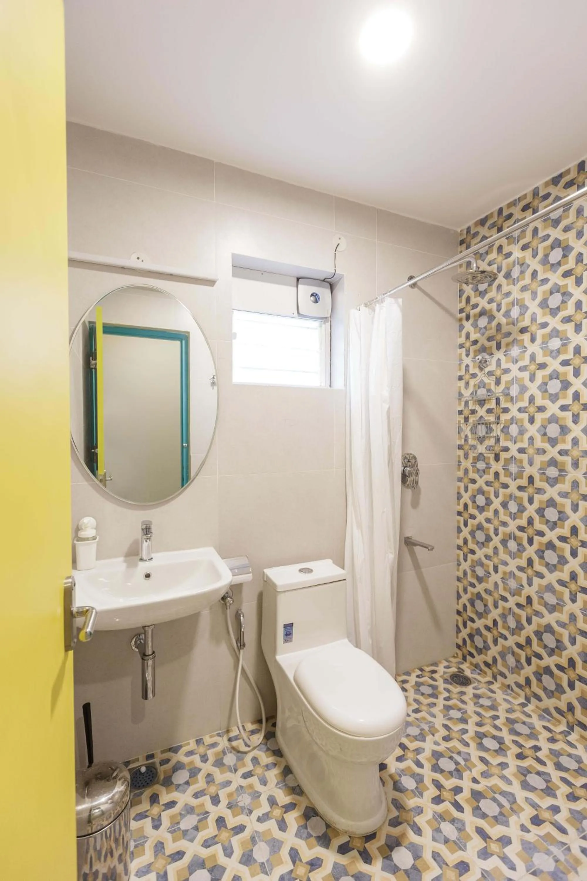 Bathroom in Locul Central - Church Street