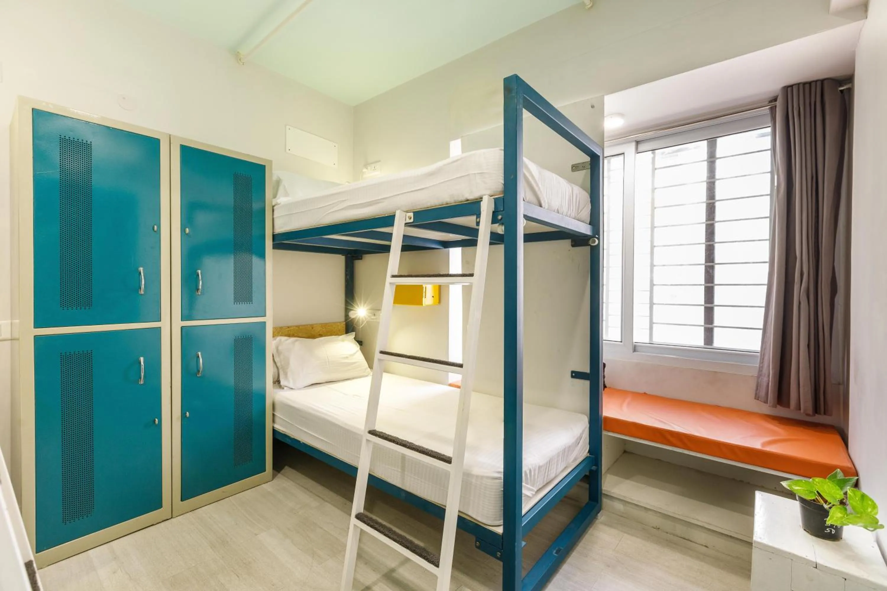 Bed in Locul Central - Church Street