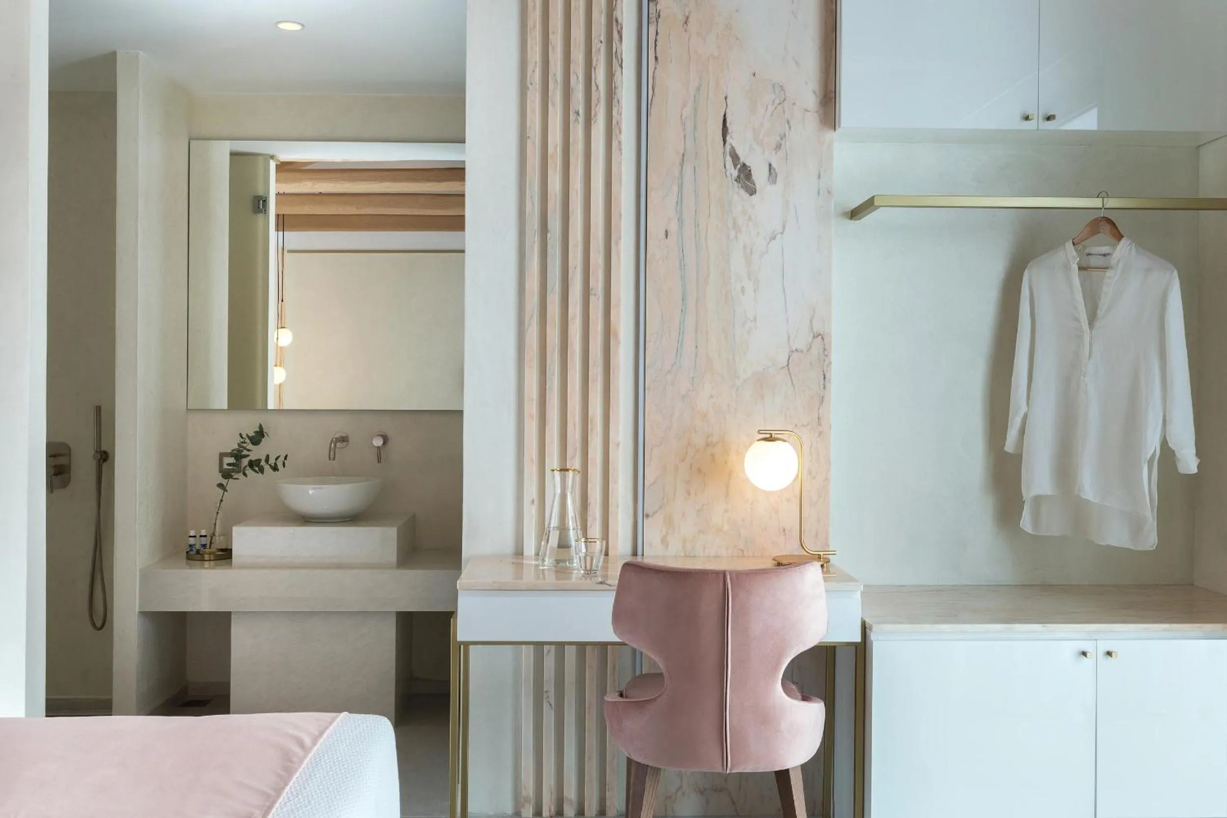 Photo of the whole room, Bed in Mirabile Luxury Suites