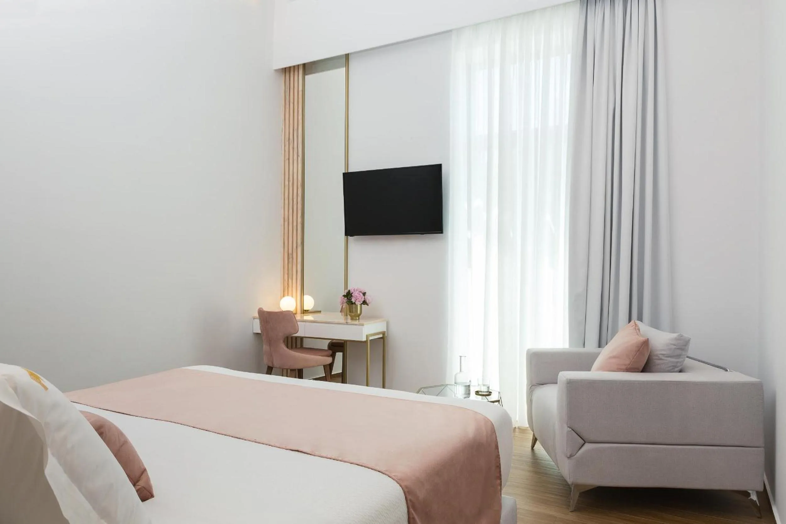 Bedroom, Bed in Mirabile Luxury Suites