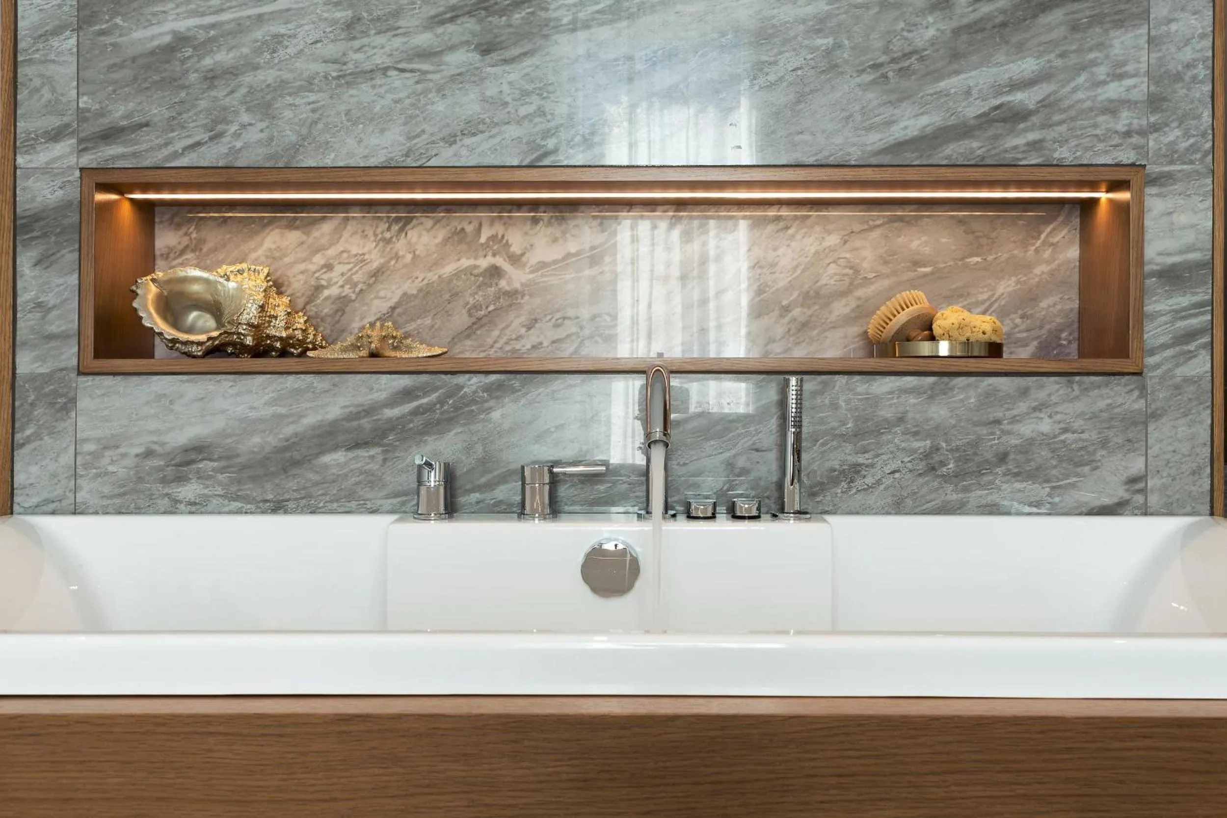 Bath in Mirabile Luxury Suites