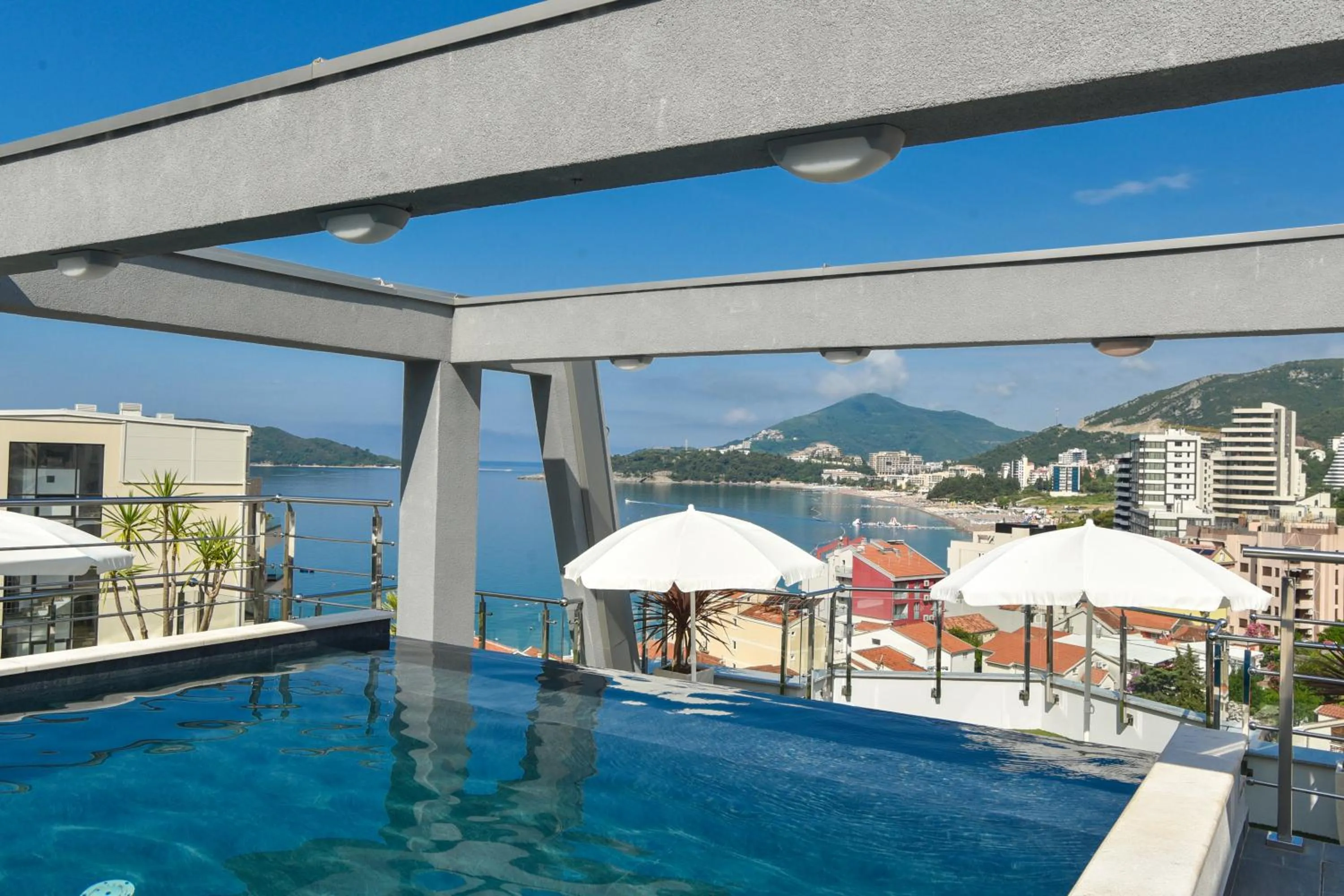 Swimming pool in Hotel La mer