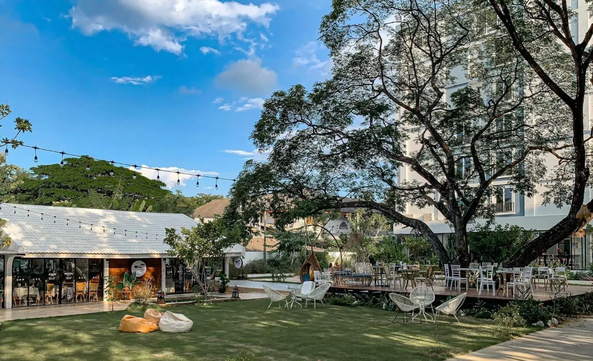 Restaurant/places to eat in Tree Tara hotel Restaurant/places to eat in Tree Tara hotel