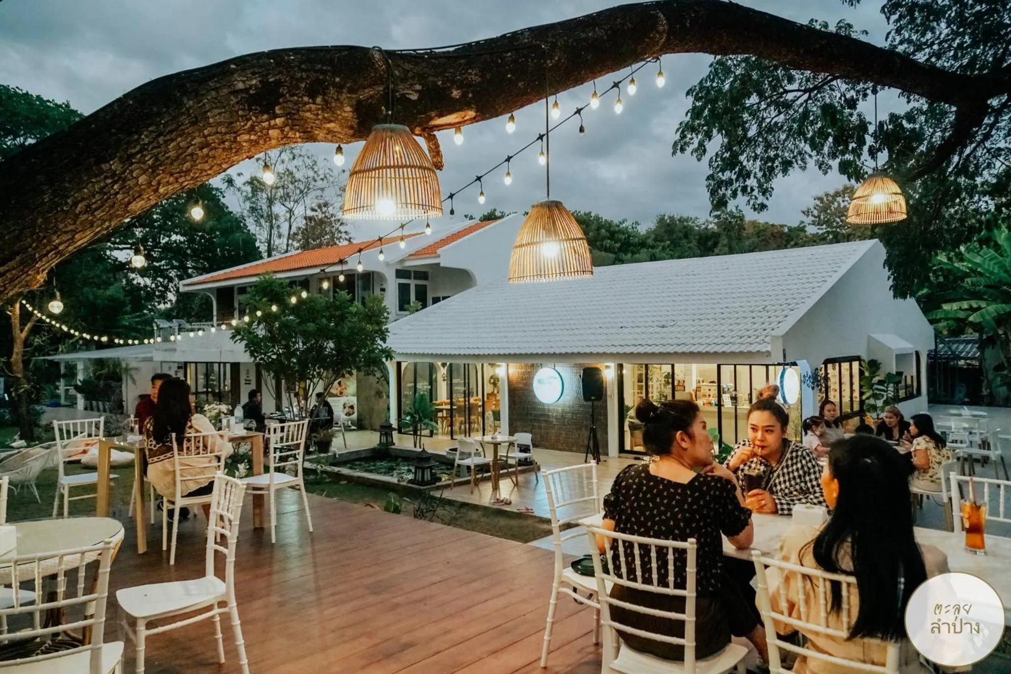 Restaurant/places to eat in Tree Tara hotel