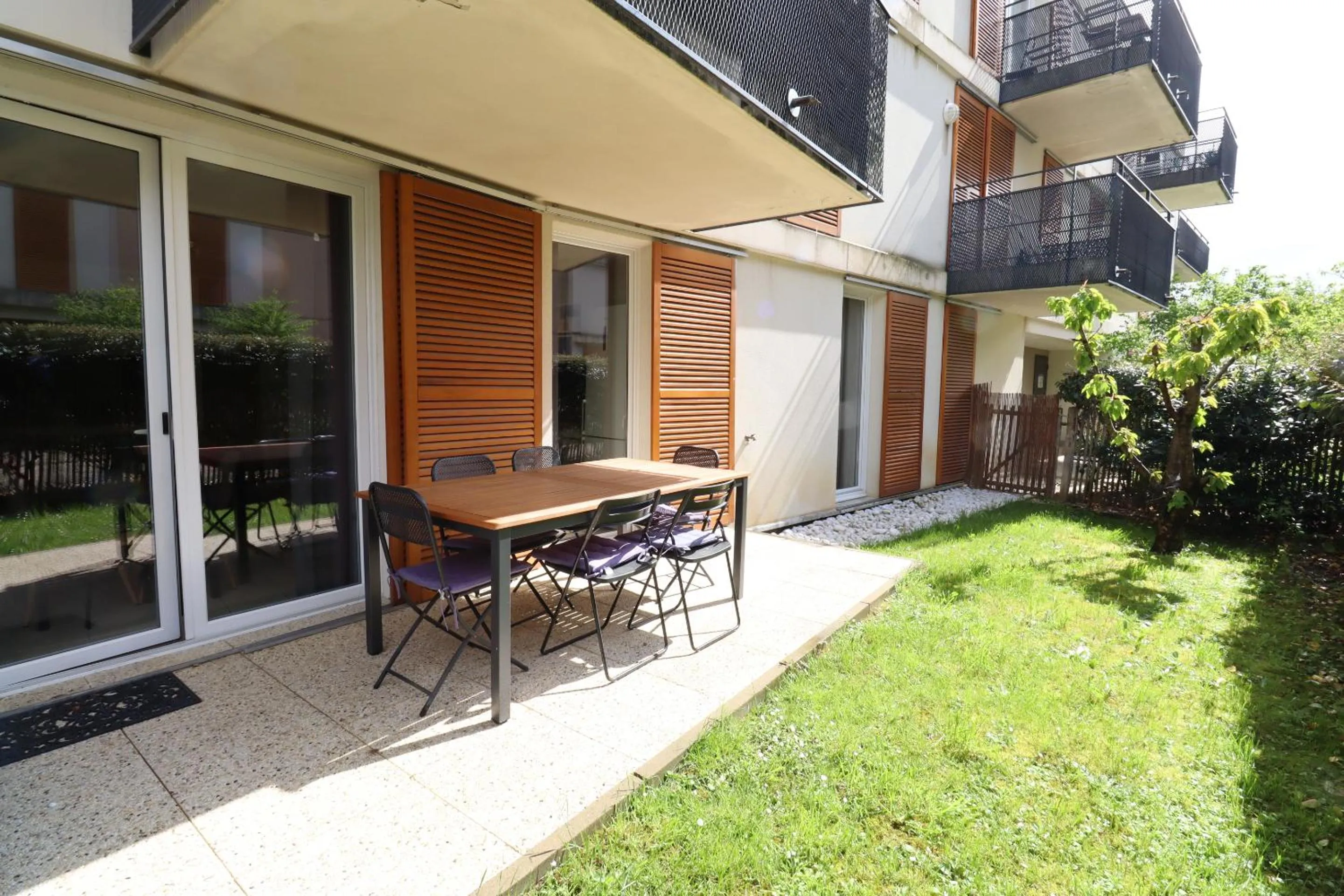 Garden in Appartement Montévrain Proche Disneyland - 6 Pax WIFI Parking