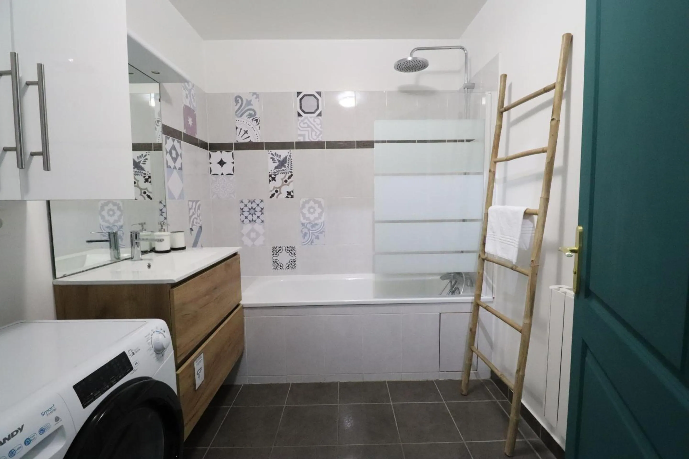 Bathroom in Appartement Montévrain Proche Disneyland - 6 Pax WIFI Parking