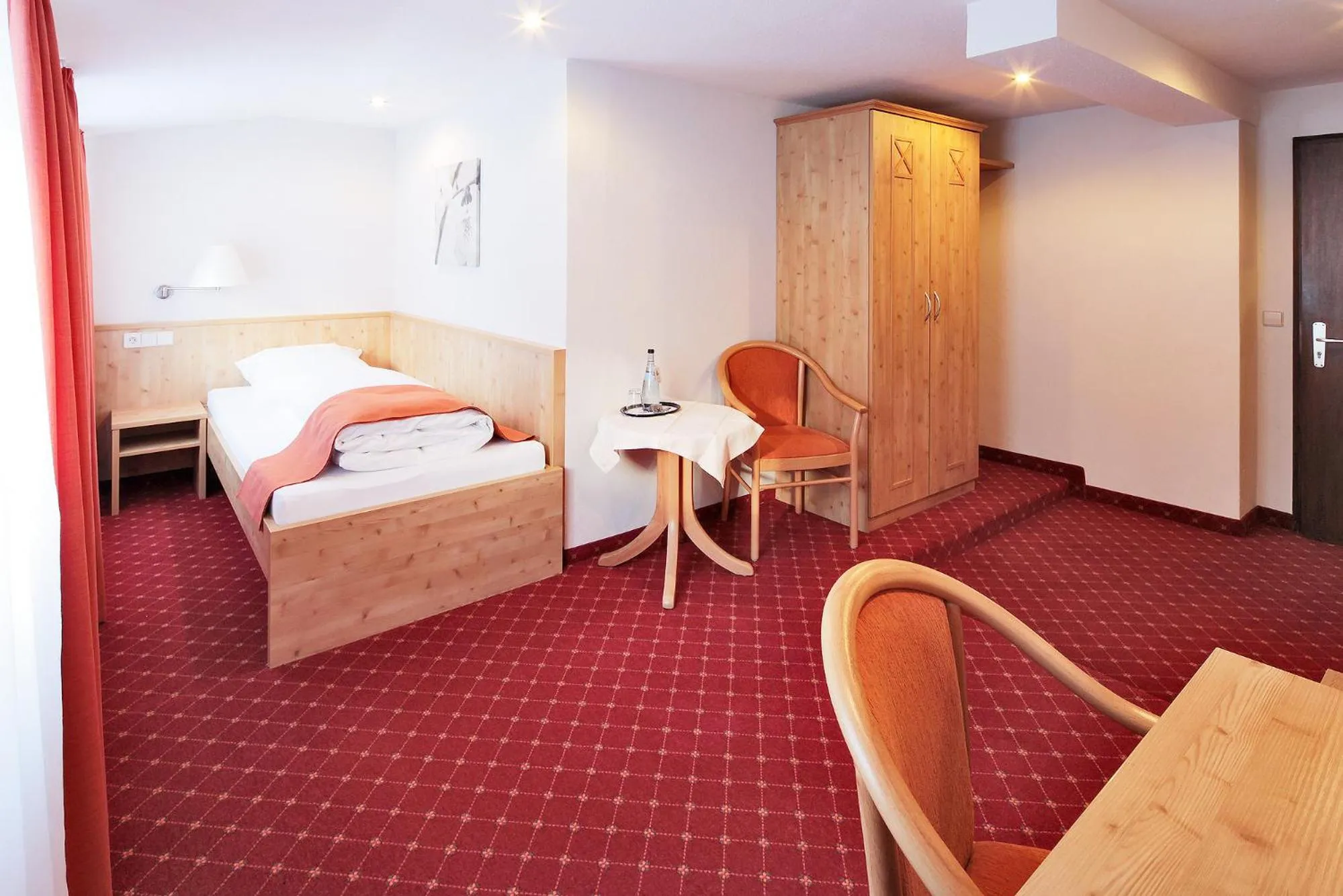 Photo of the whole room, Bed in Hotel Waldeck mit Restaurant "Florian'S"