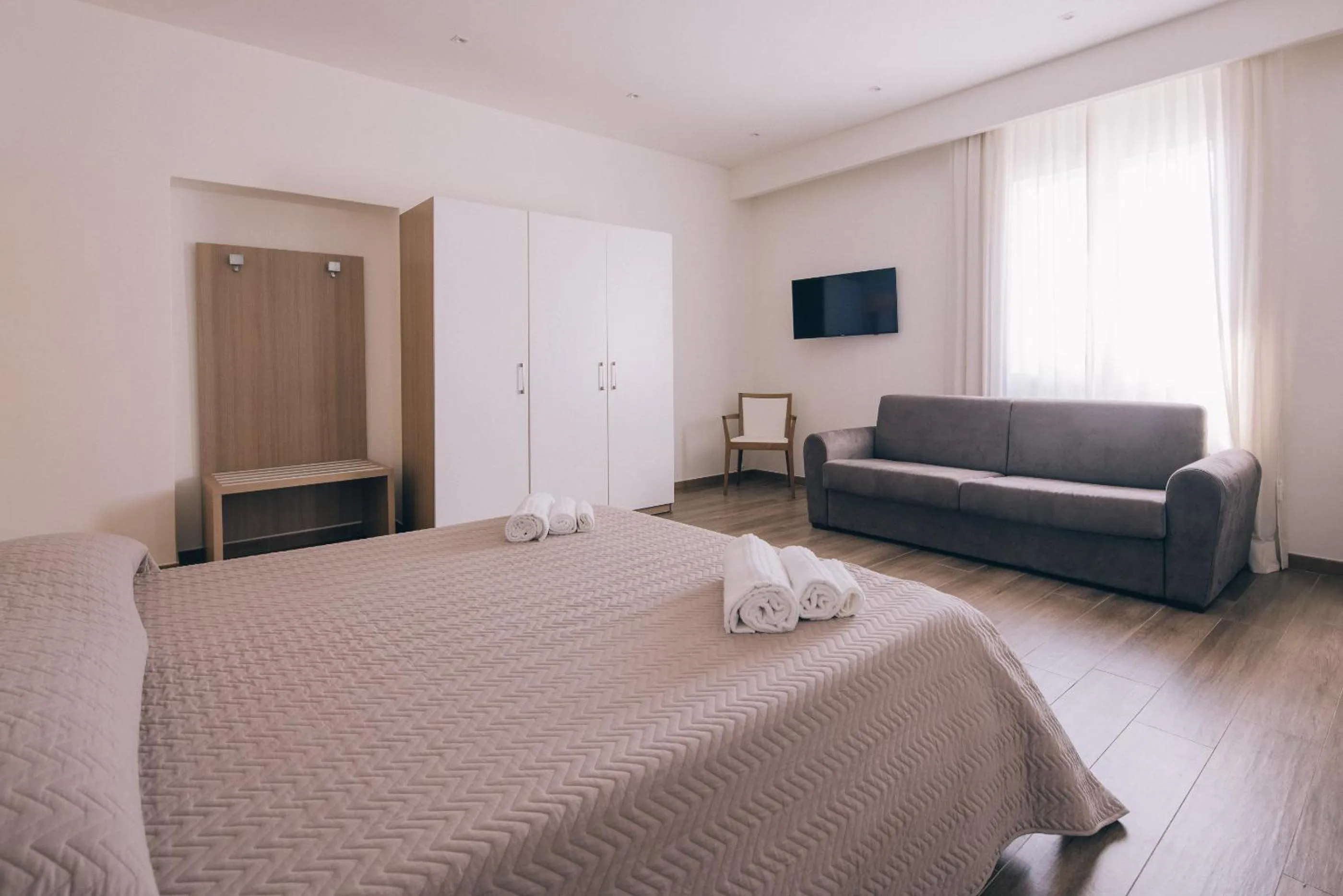 Family, Bed in La Promenade Rooms & Suites