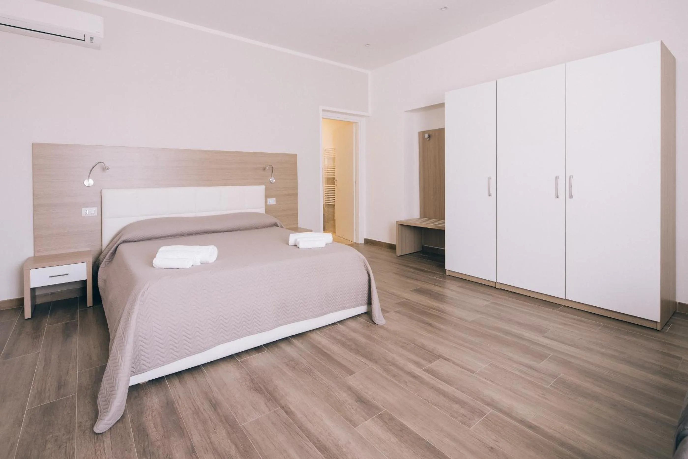 Family, Bed in La Promenade Rooms & Suites