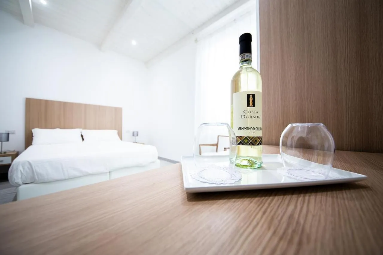 Bed in La Promenade Rooms & Suites