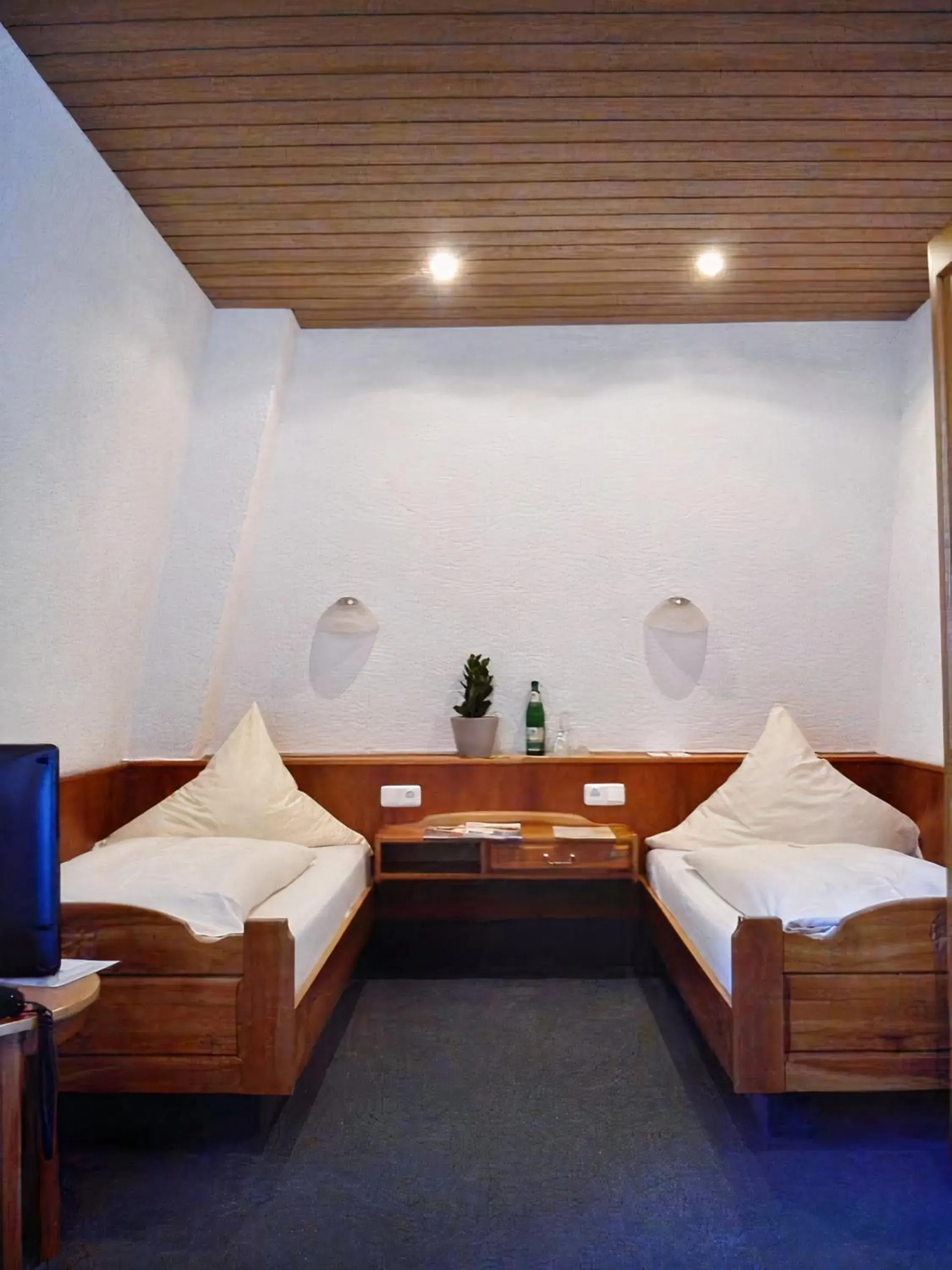 Twin Room - single occupancy in Hotel Burg Breuberg Twin Room - single occupancy in Hotel Burg Breuberg