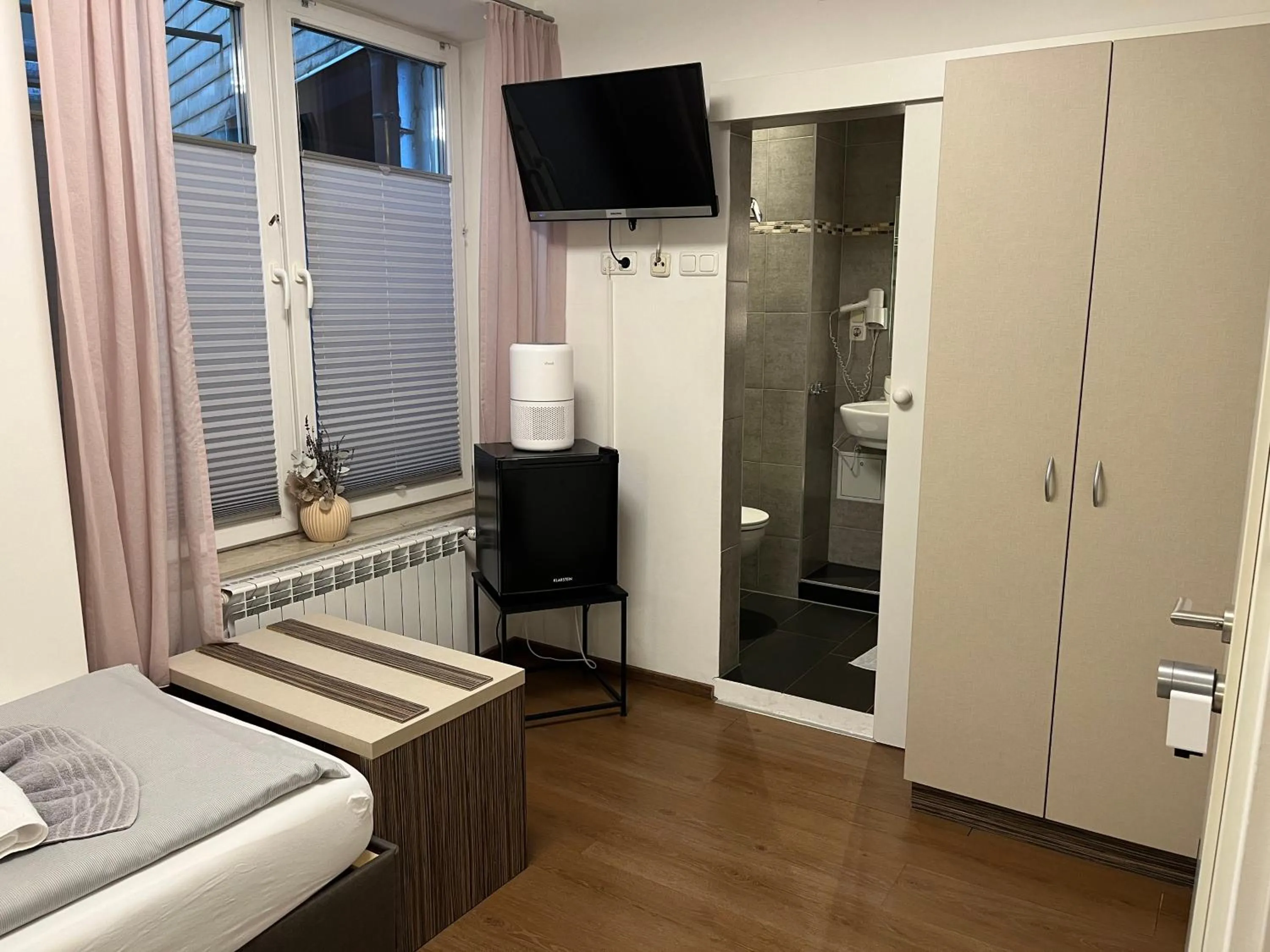 Photo of the whole room in AMADEA - Cityhotel Salzburg