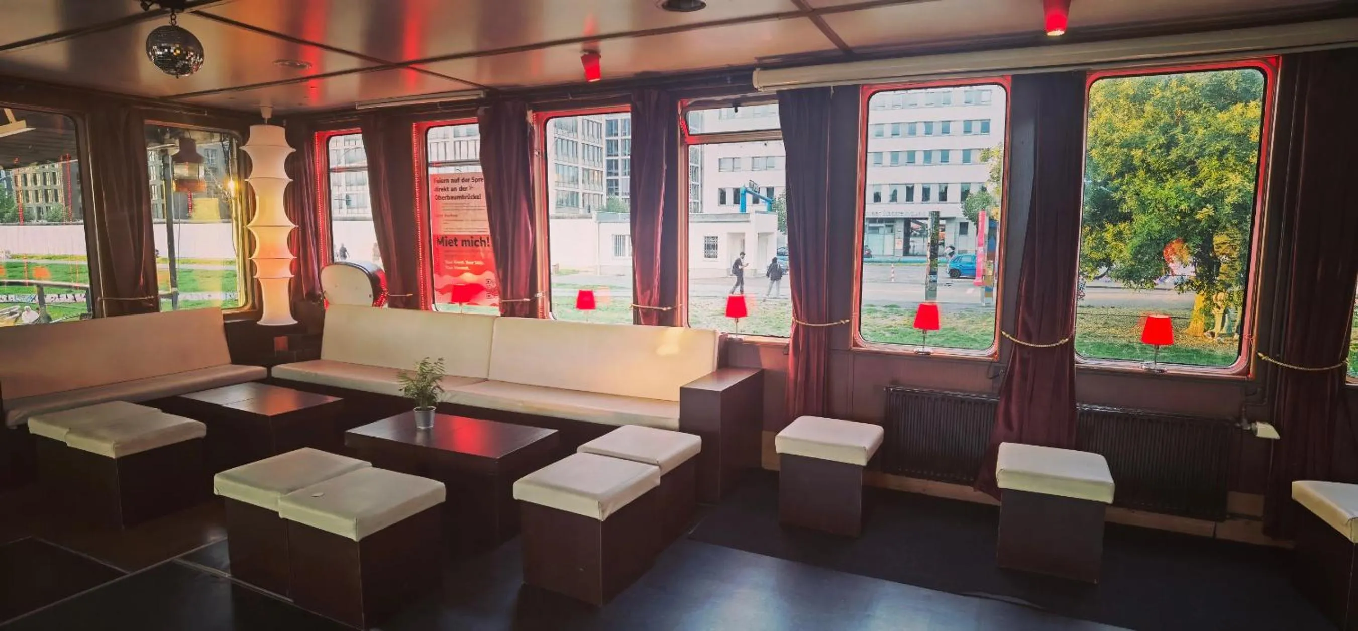 Lounge or bar in Shipotel-Berlin GmbH, Shipotel Eastern & Shipotel Western