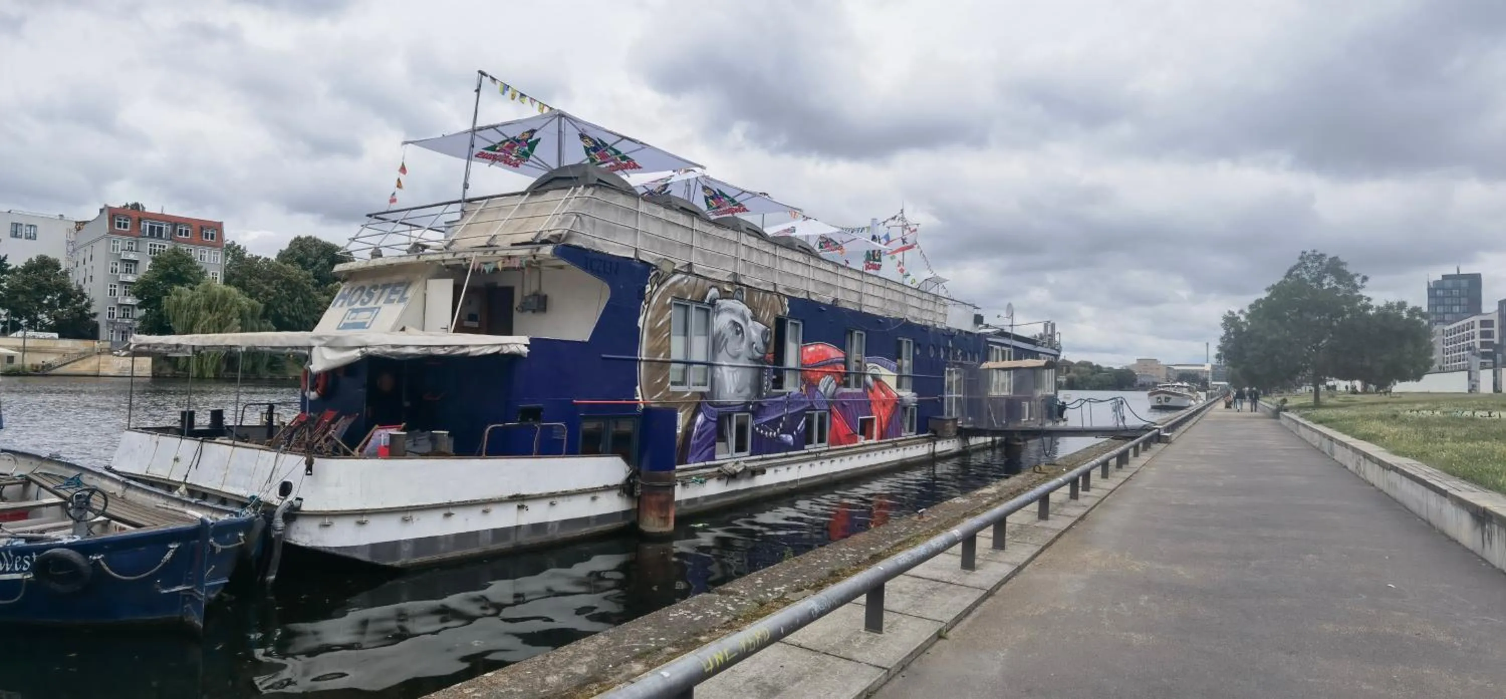 Property building in Shipotel-Berlin GmbH, Shipotel Eastern & Shipotel Western