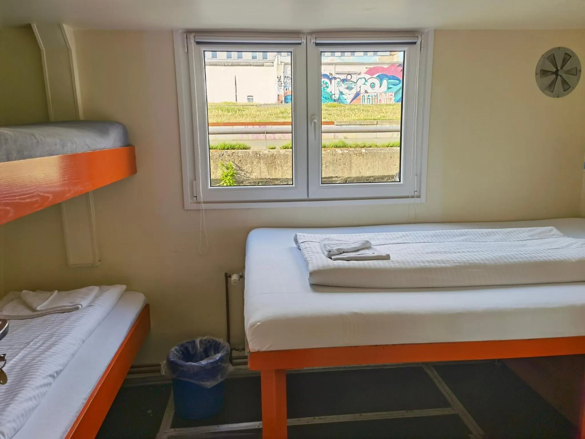 City view, Bed in Shipotel-Berlin GmbH, Shipotel Eastern & Shipotel Western