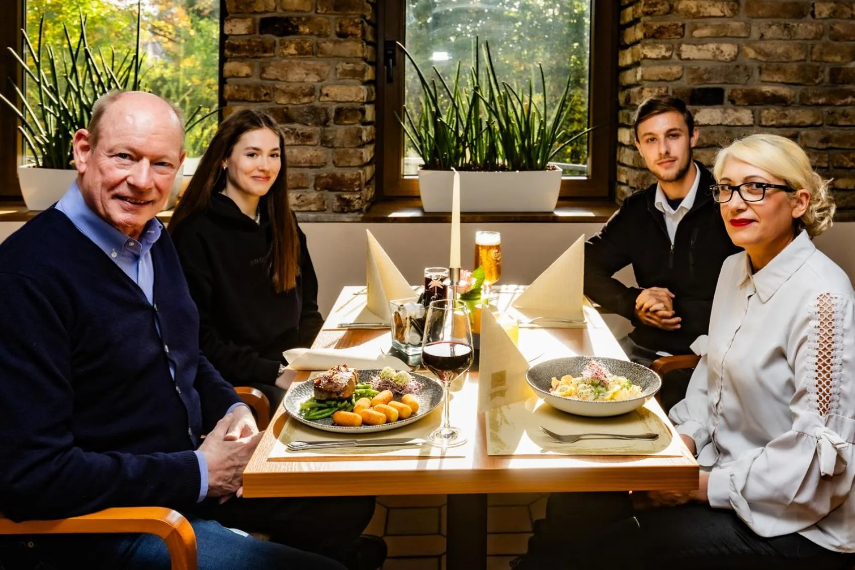 Restaurant/places to eat in Sport- und Tagungshotel De Poort