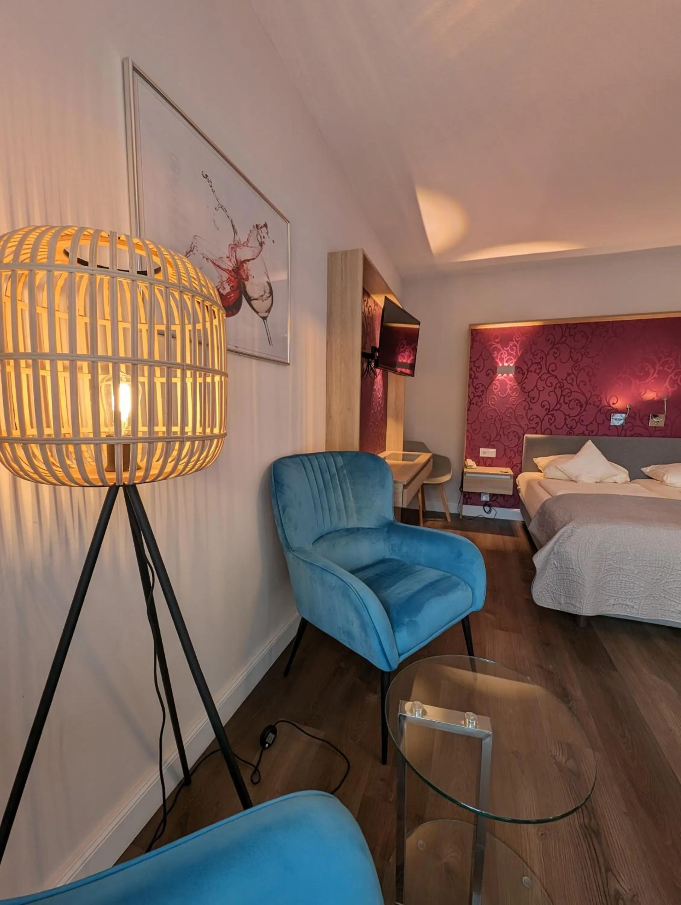 Seating area, Bed in Weinhotel St. Stephanus