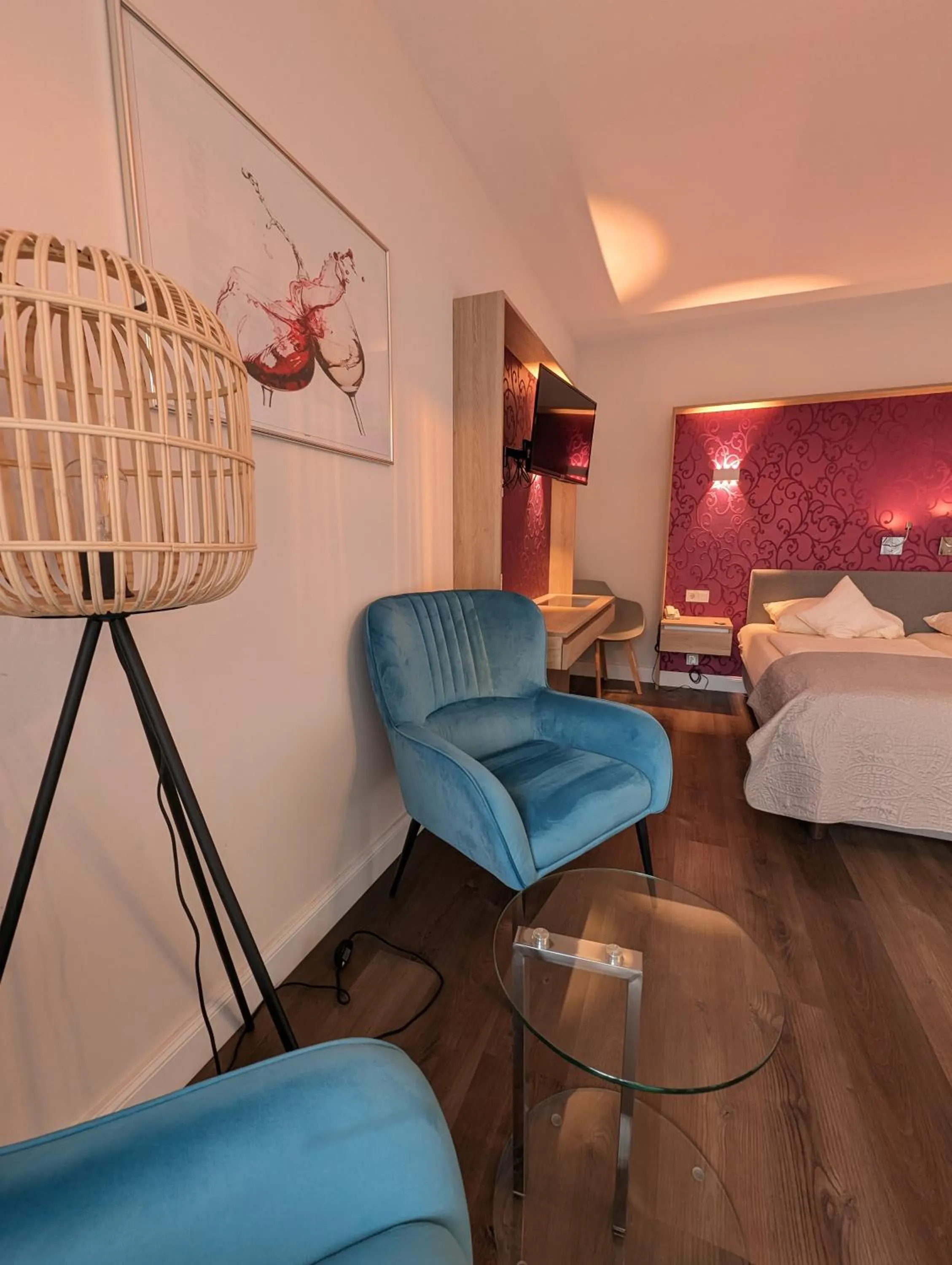 Seating area, Bed in Weinhotel St. Stephanus