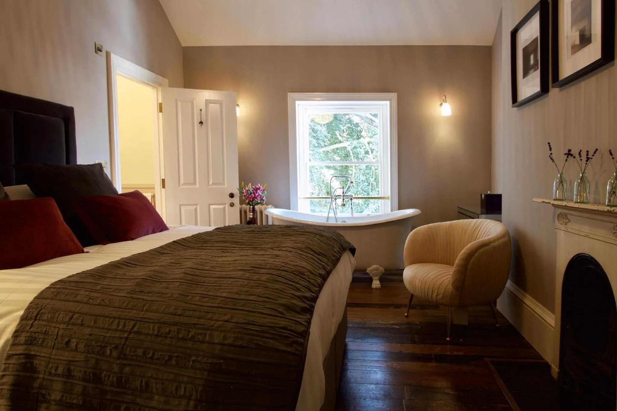 Bedroom, Bed in Old Bank Apartments