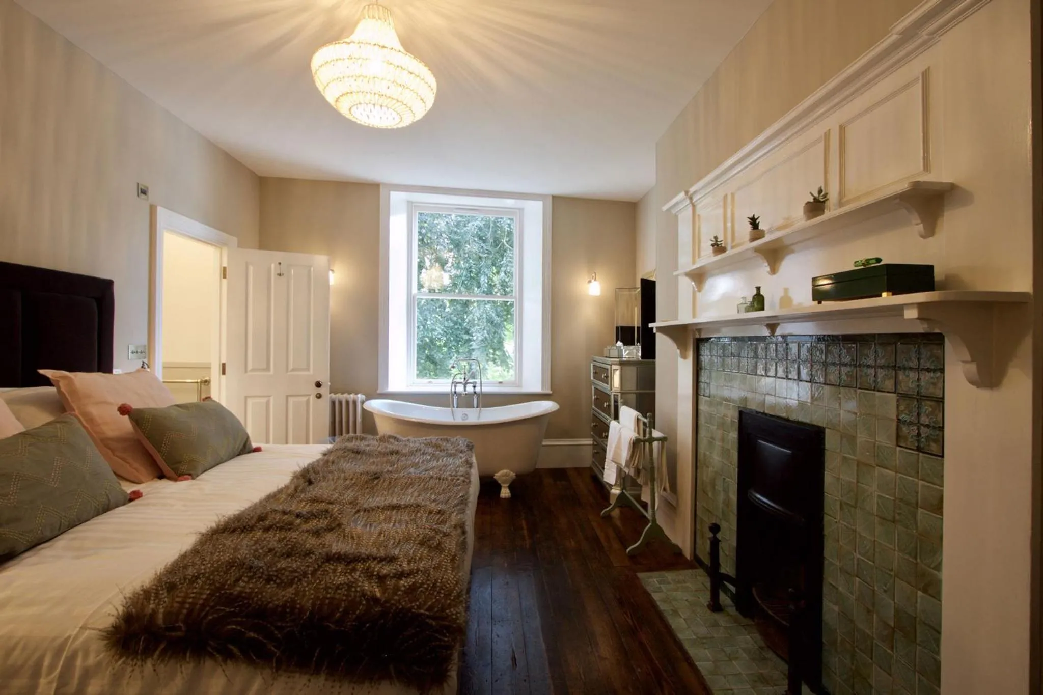 Bedroom, Bed in Old Bank Apartments