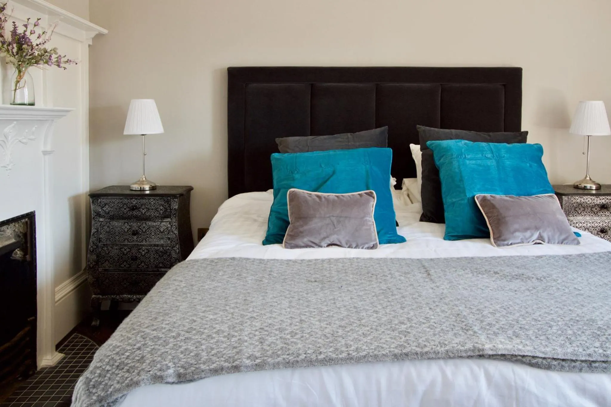 Bedroom, Bed in Old Bank Apartments