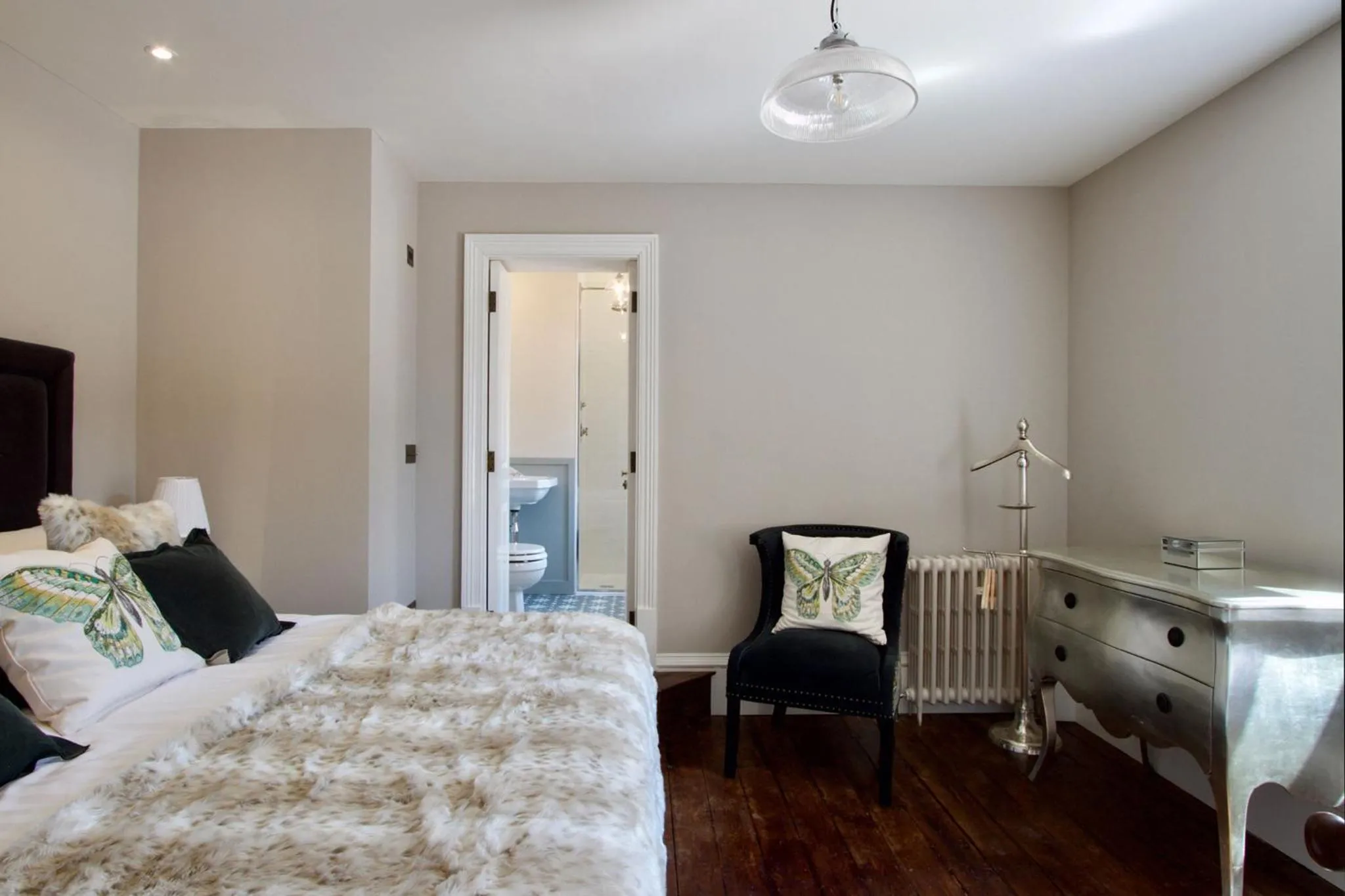 Bedroom, Bed in Old Bank Apartments