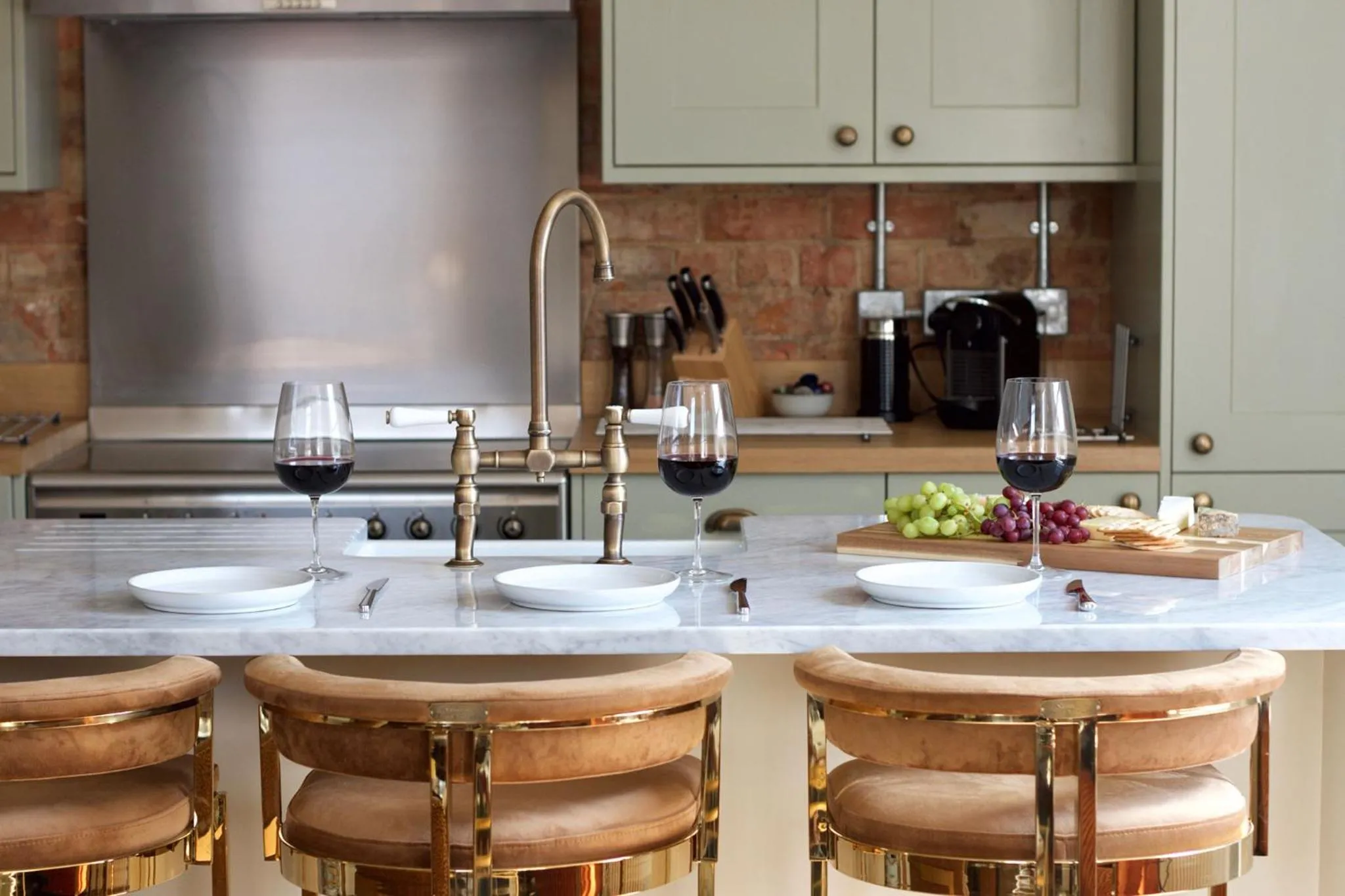 Kitchen or kitchenette in Old Bank Apartments