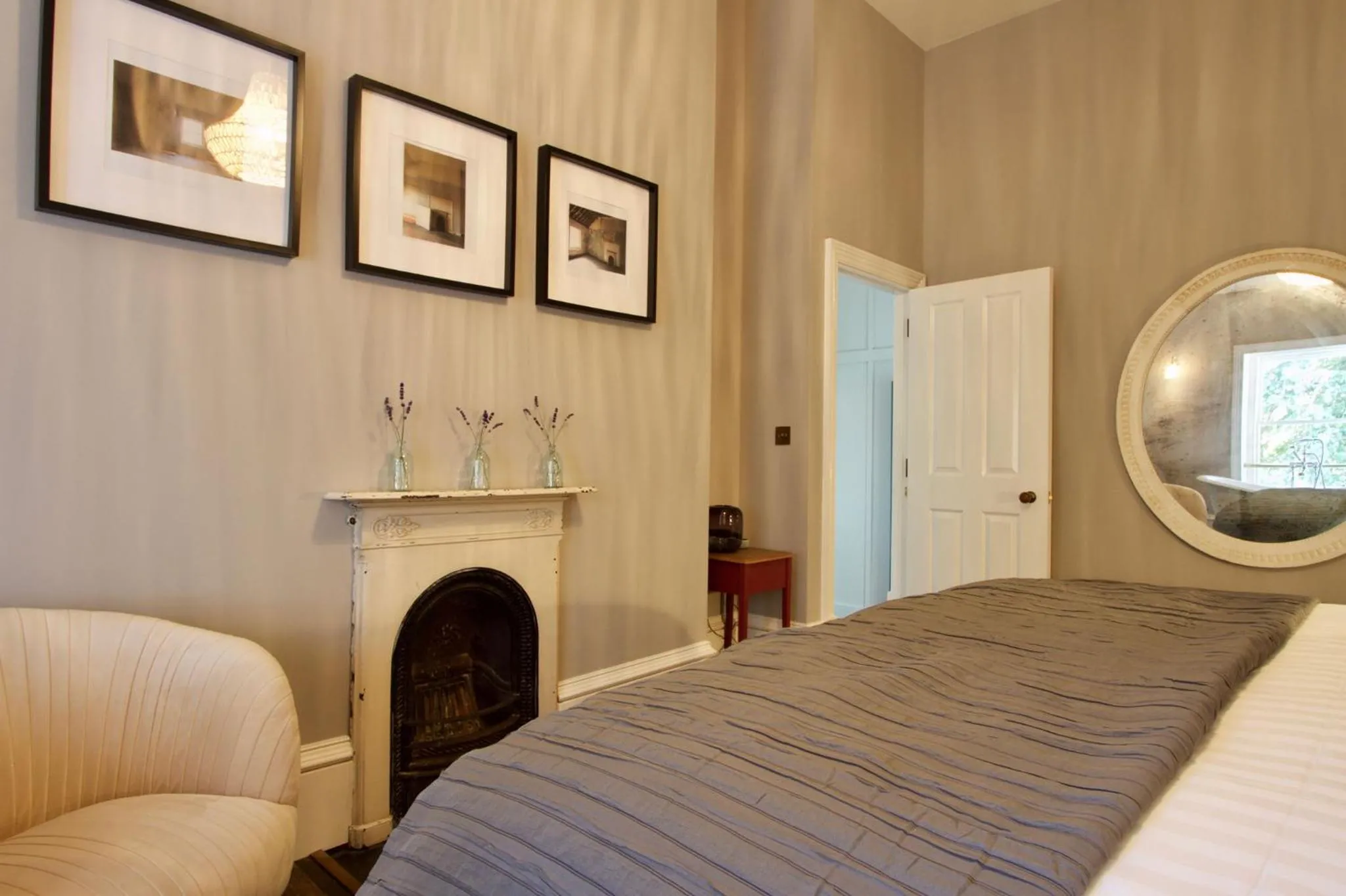Bedroom, Bed in Old Bank Apartments