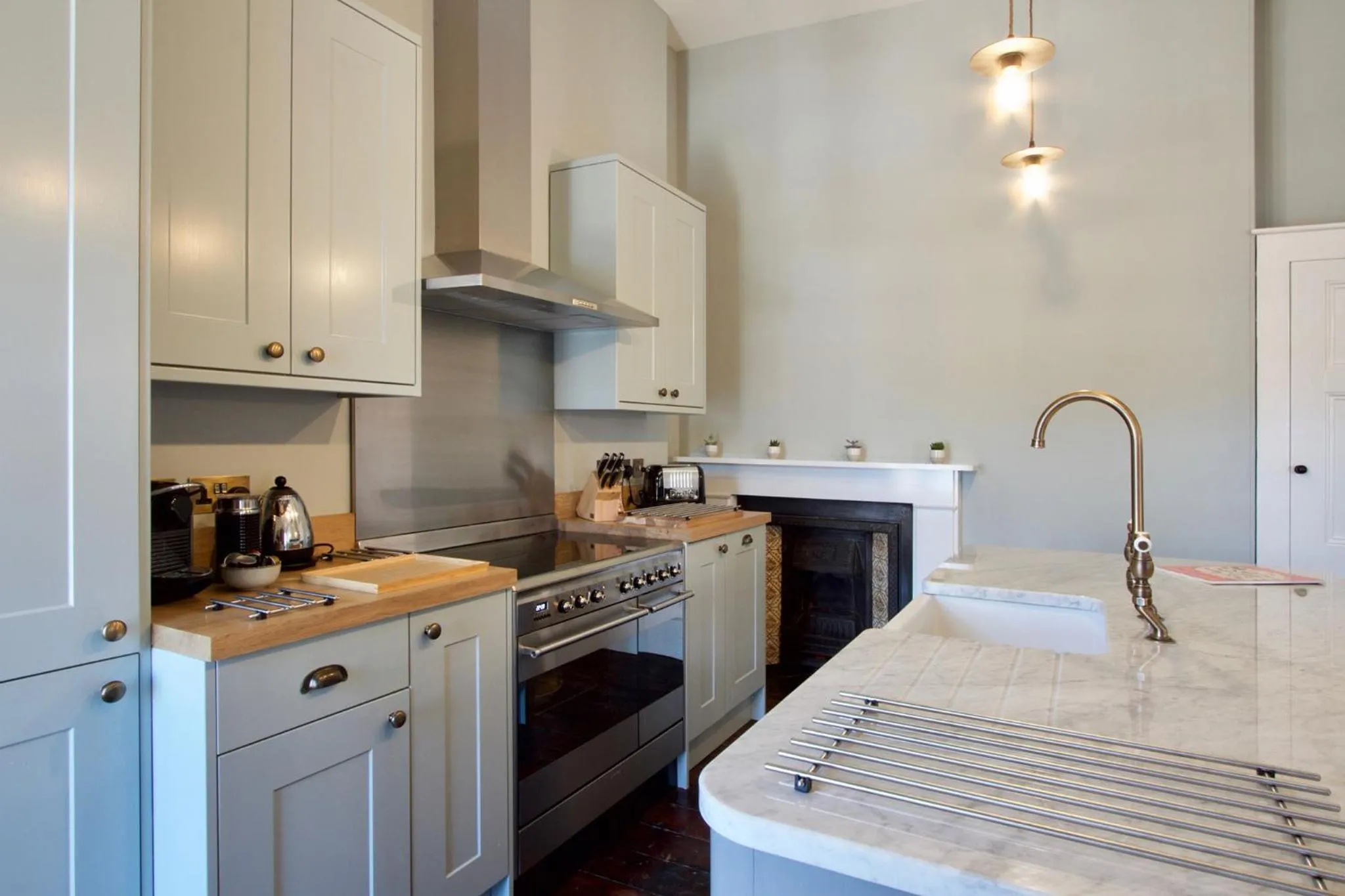 Kitchen or kitchenette in Old Bank Apartments