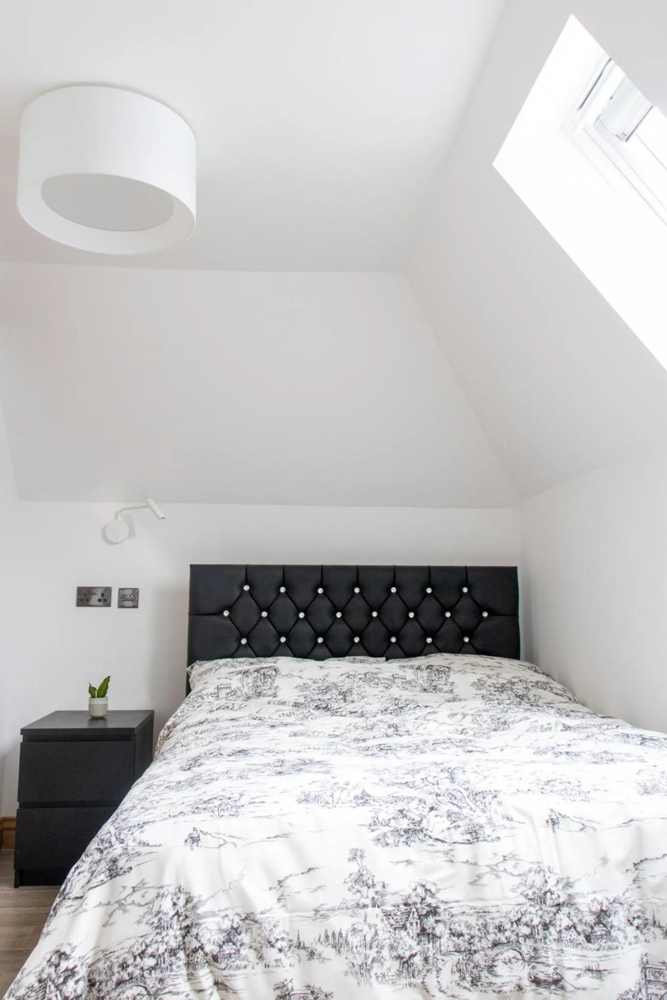 Bed in Burren London Hotel