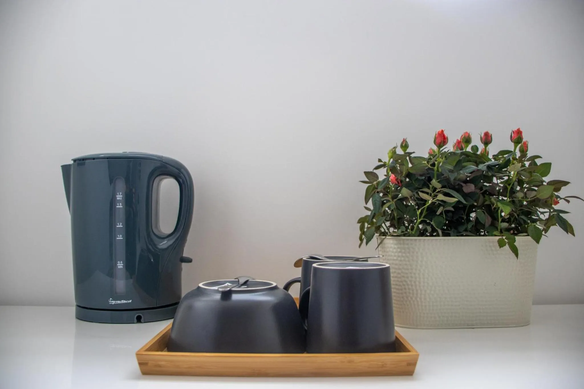 Coffee/tea facilities in Burren London Hotel