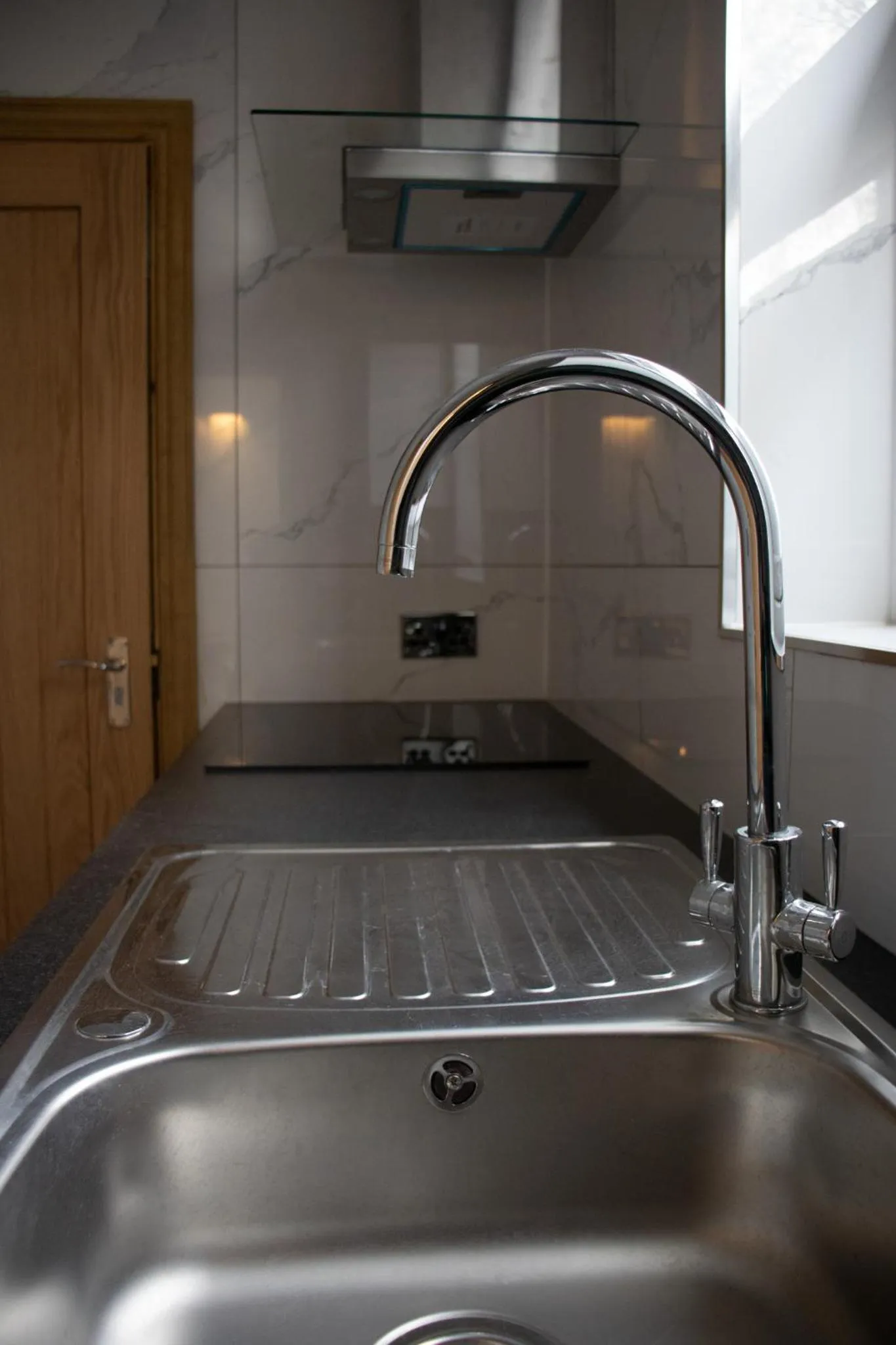 Kitchen or kitchenette in Burren London Hotel