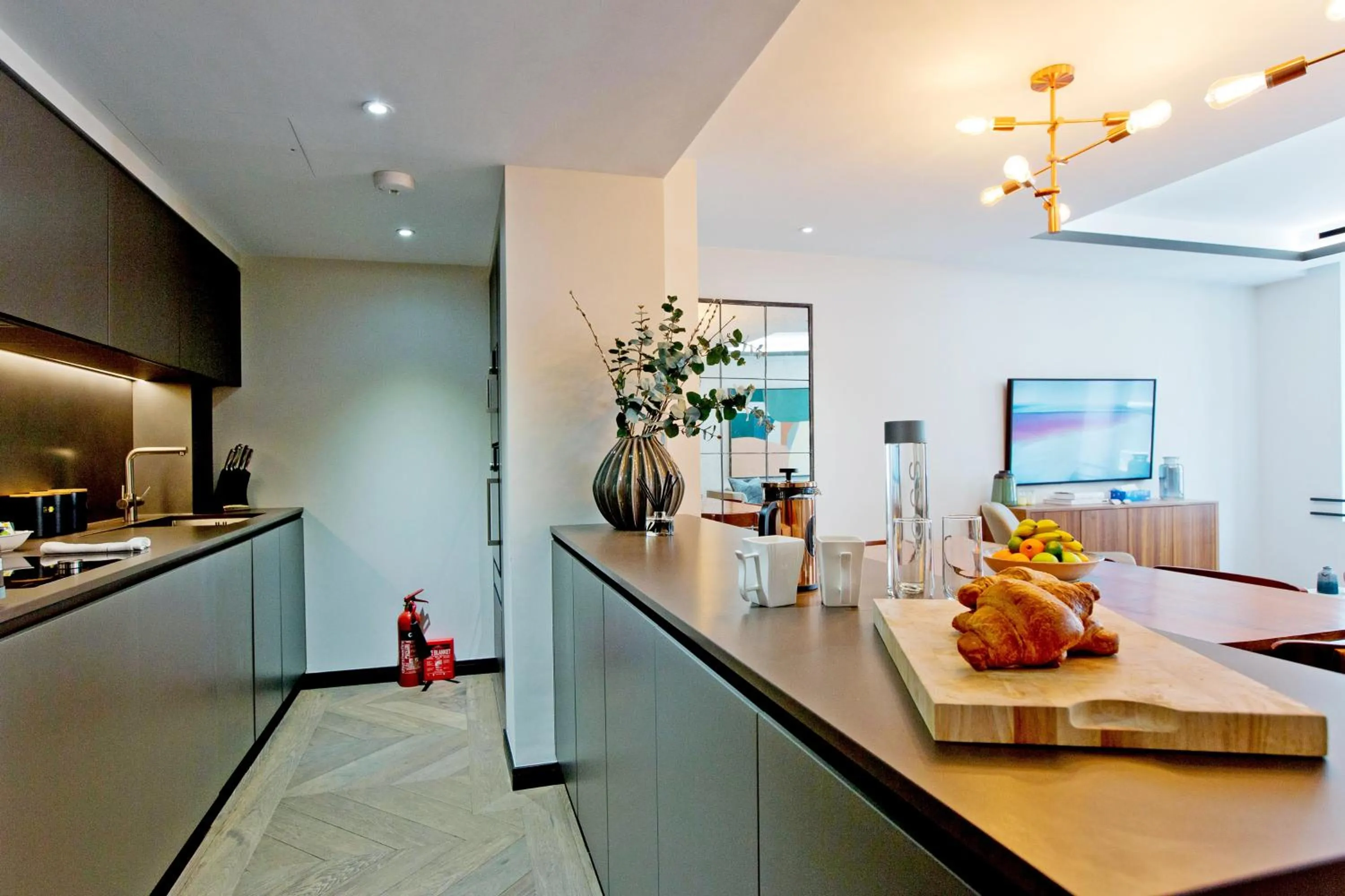 Kitchen or kitchenette in 37GS Residences