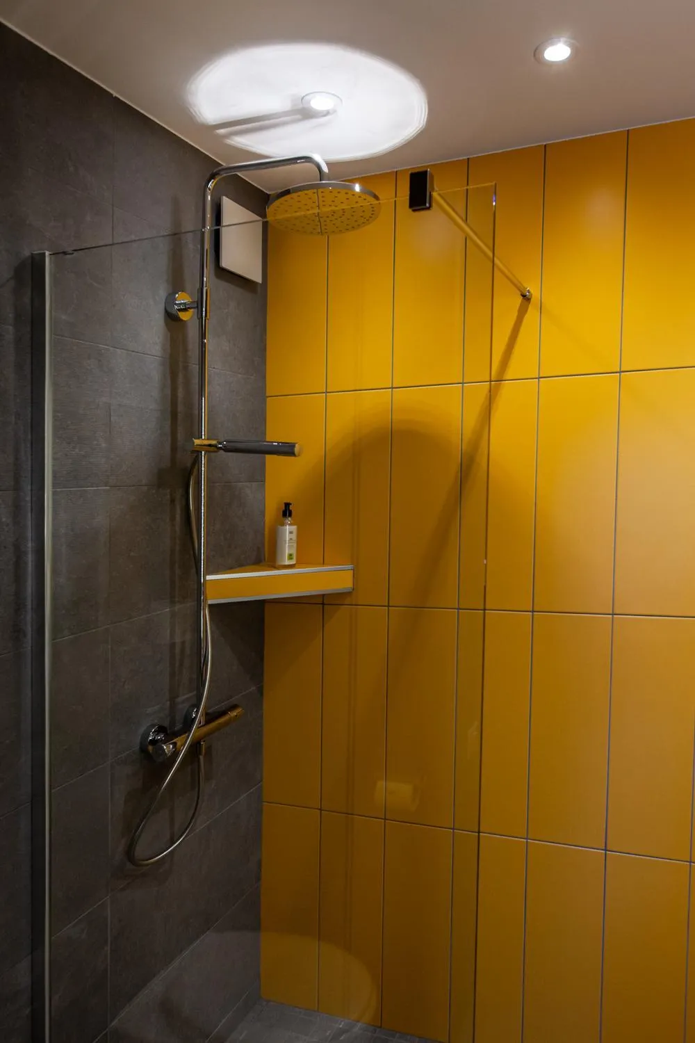 Bathroom in Logis Hotel Restaurant La Tour