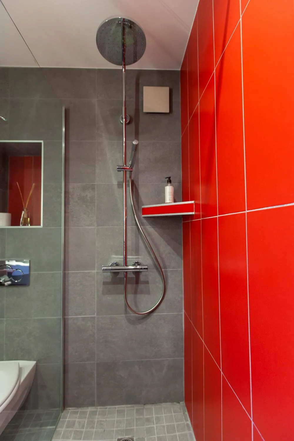 Bathroom in Logis Hotel Restaurant La Tour